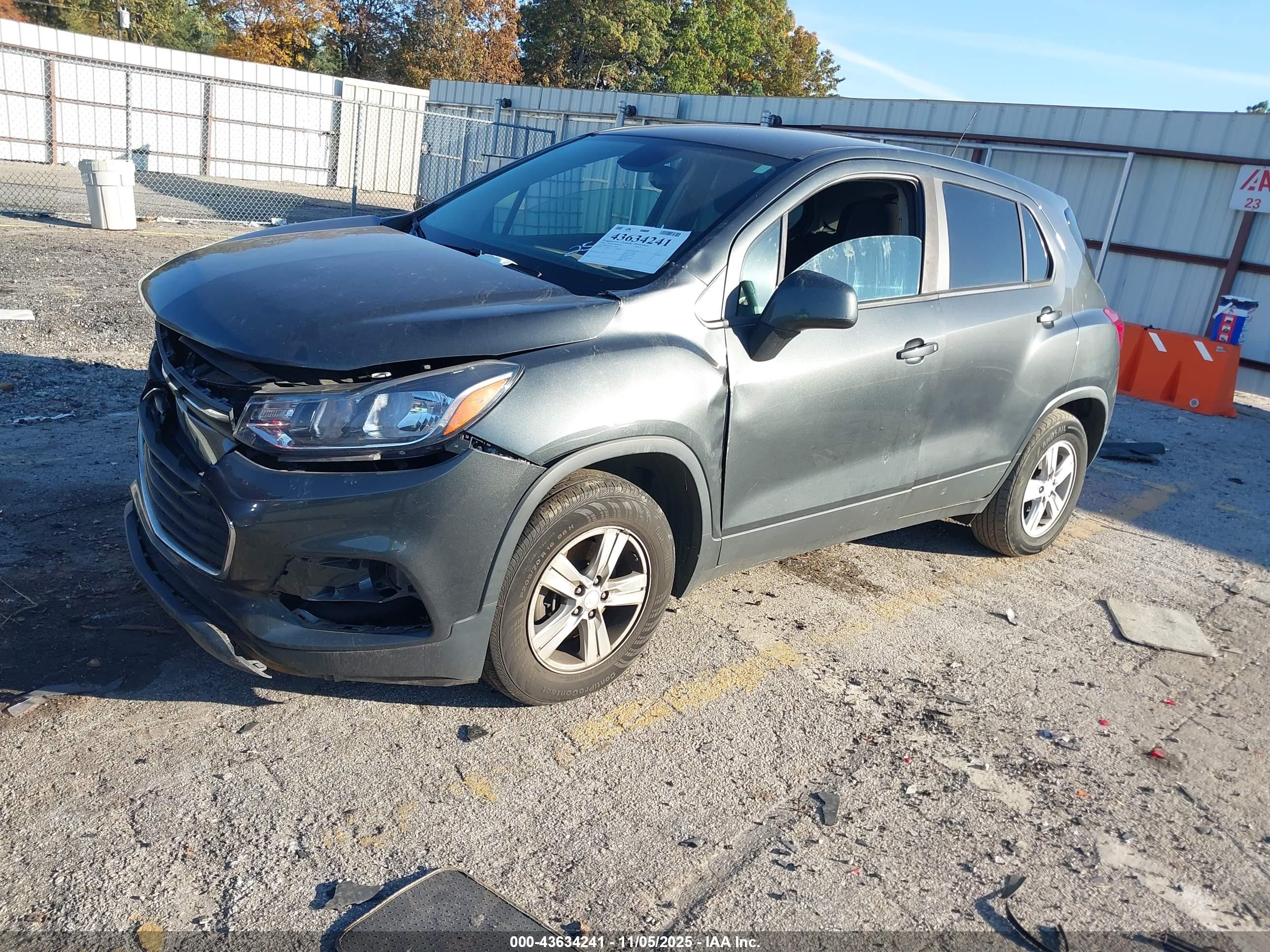CHEVROLET TRAX image 2