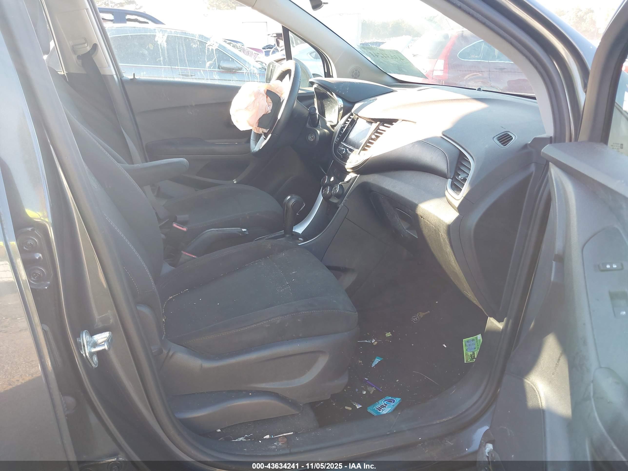 CHEVROLET TRAX image 5