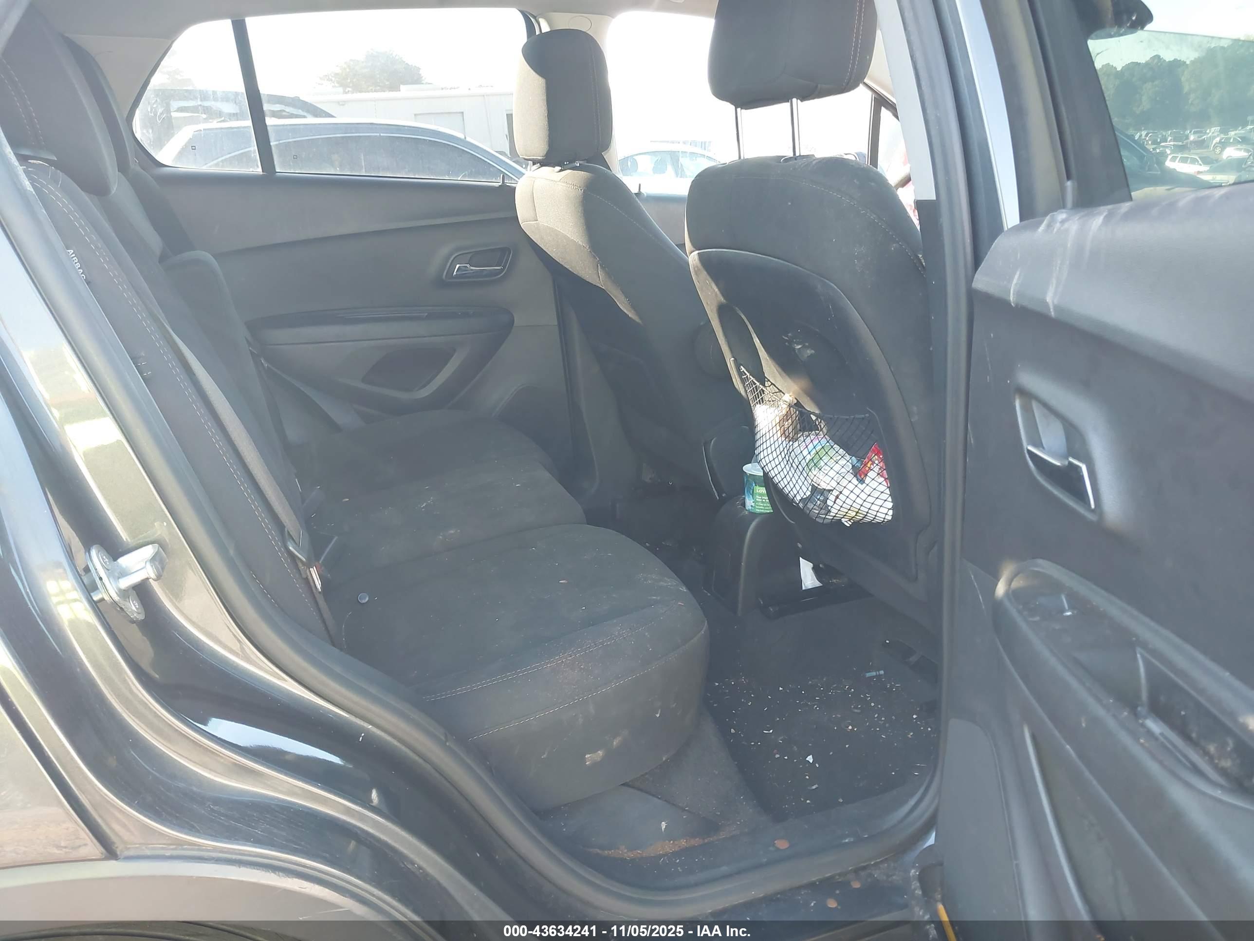 CHEVROLET TRAX image 8
