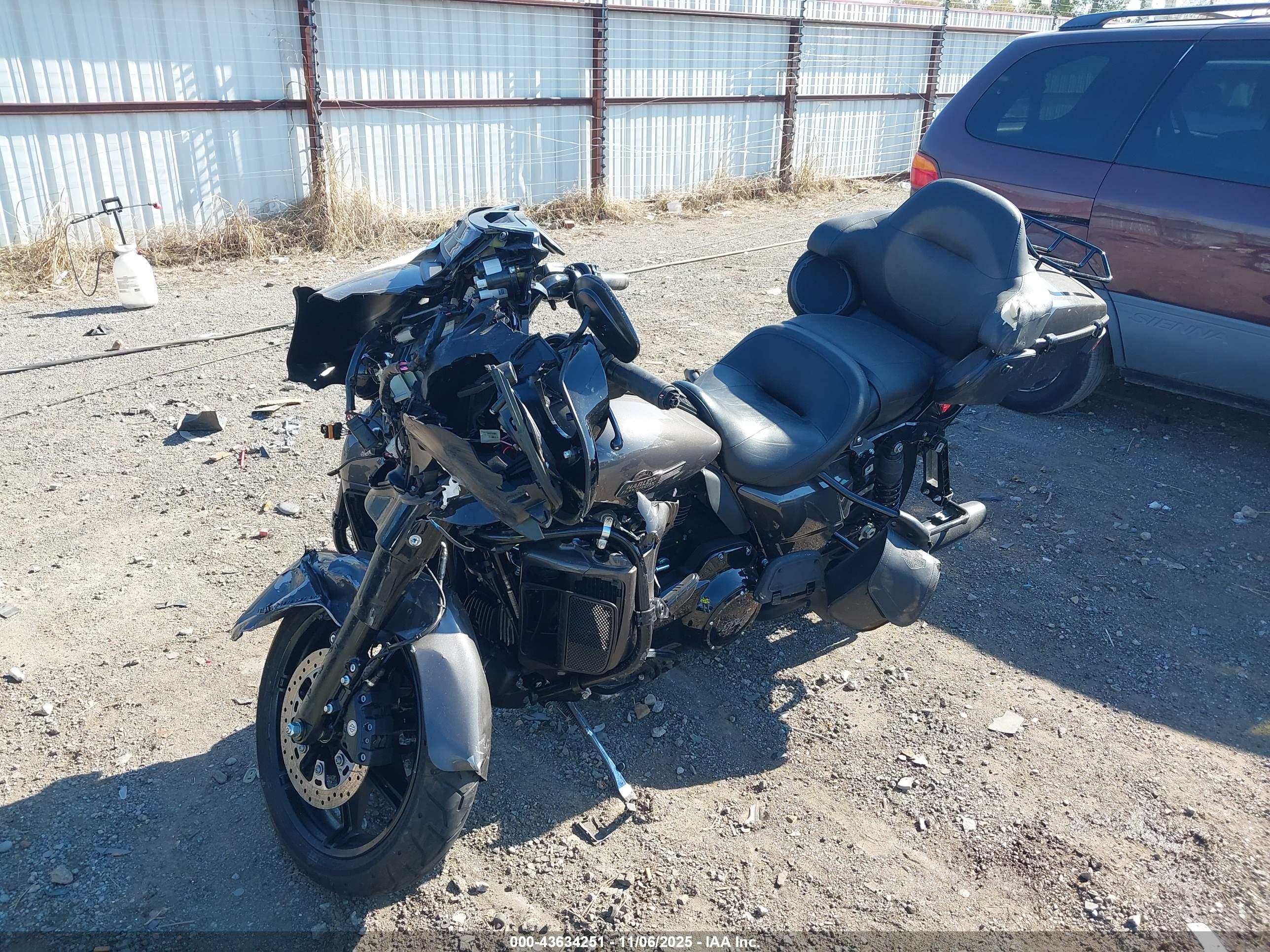 HARLEY-DAVIDSON FLHTK image 2