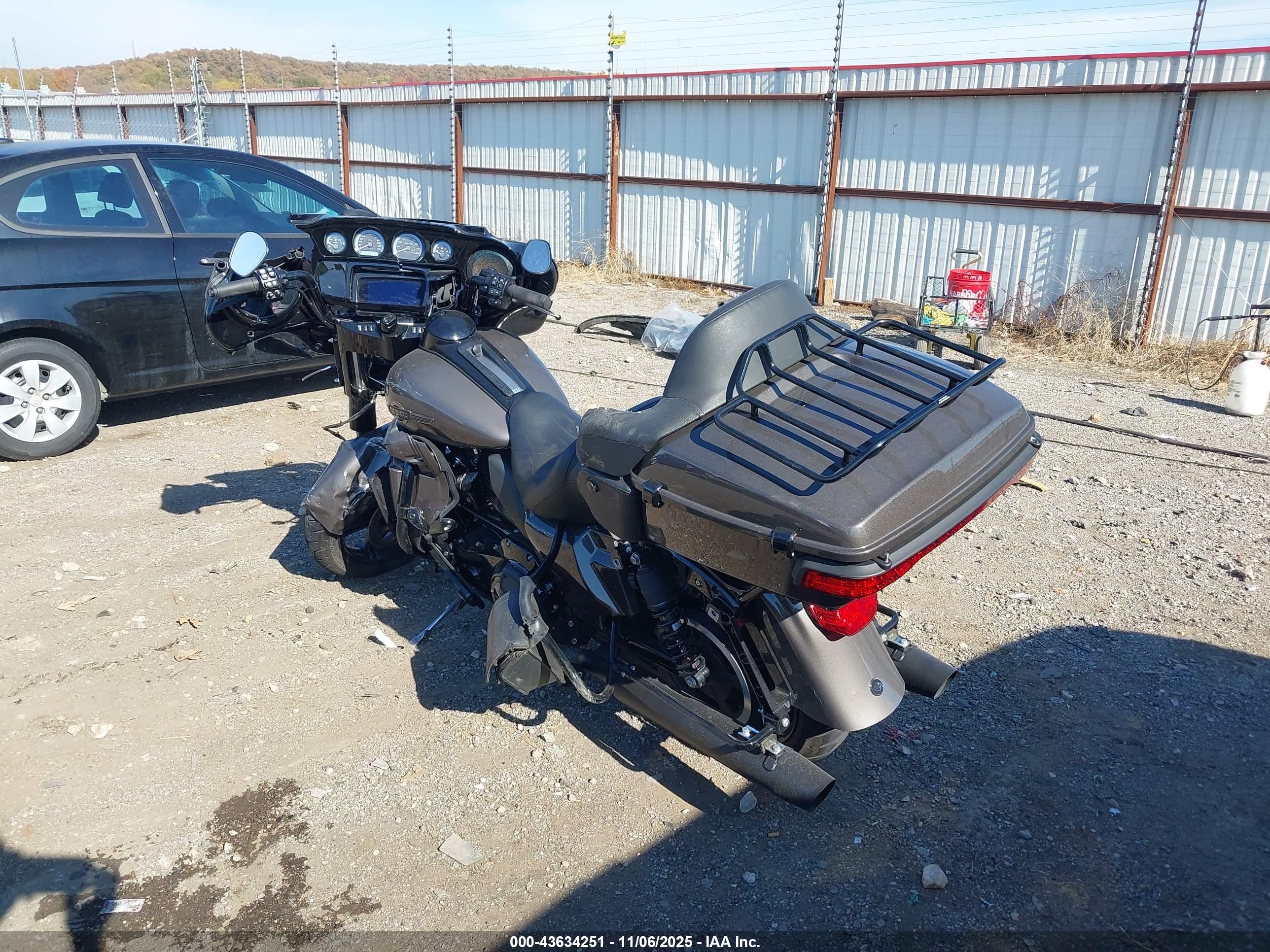 HARLEY-DAVIDSON FLHTK image 3