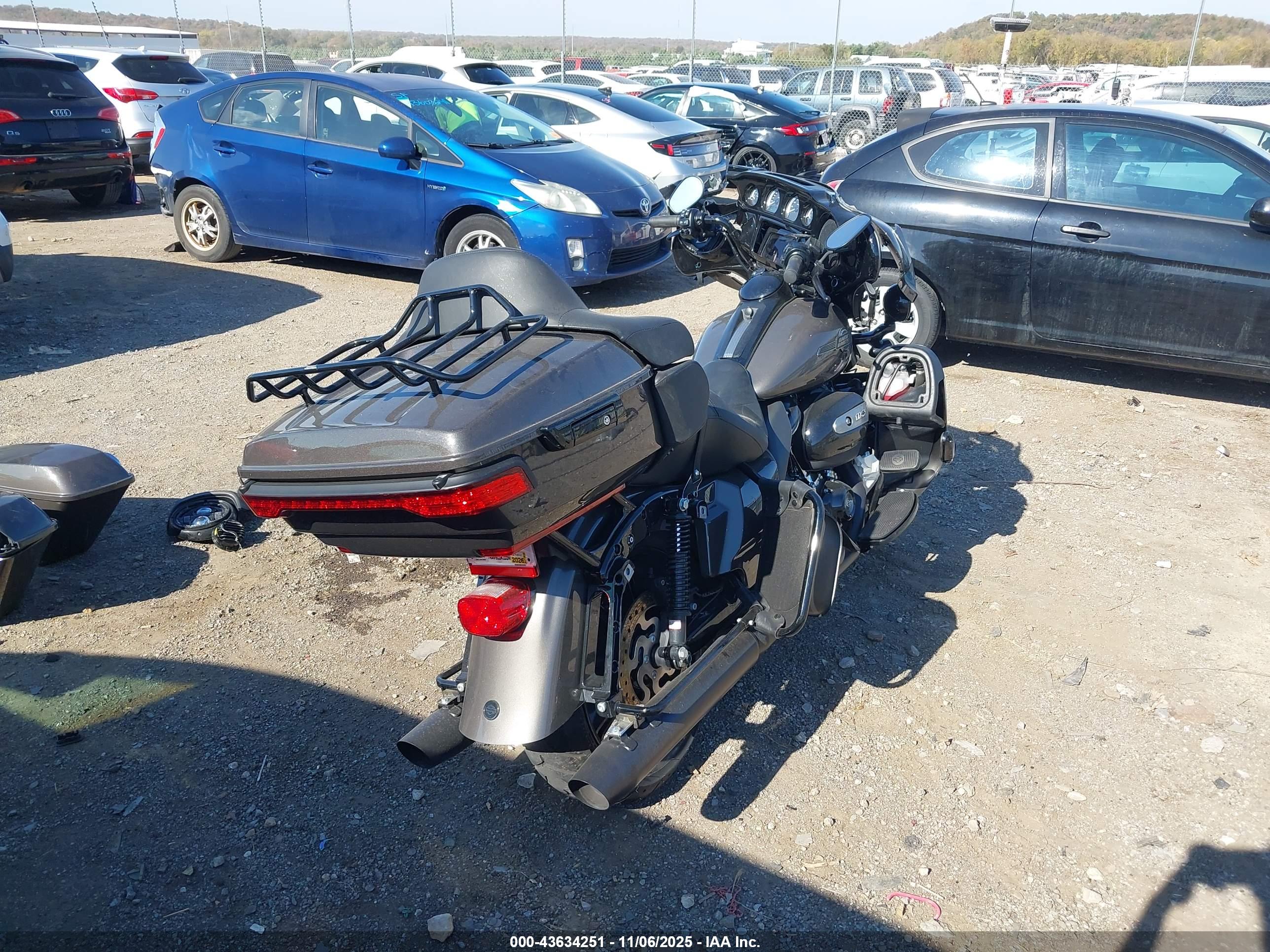HARLEY-DAVIDSON FLHTK image 4