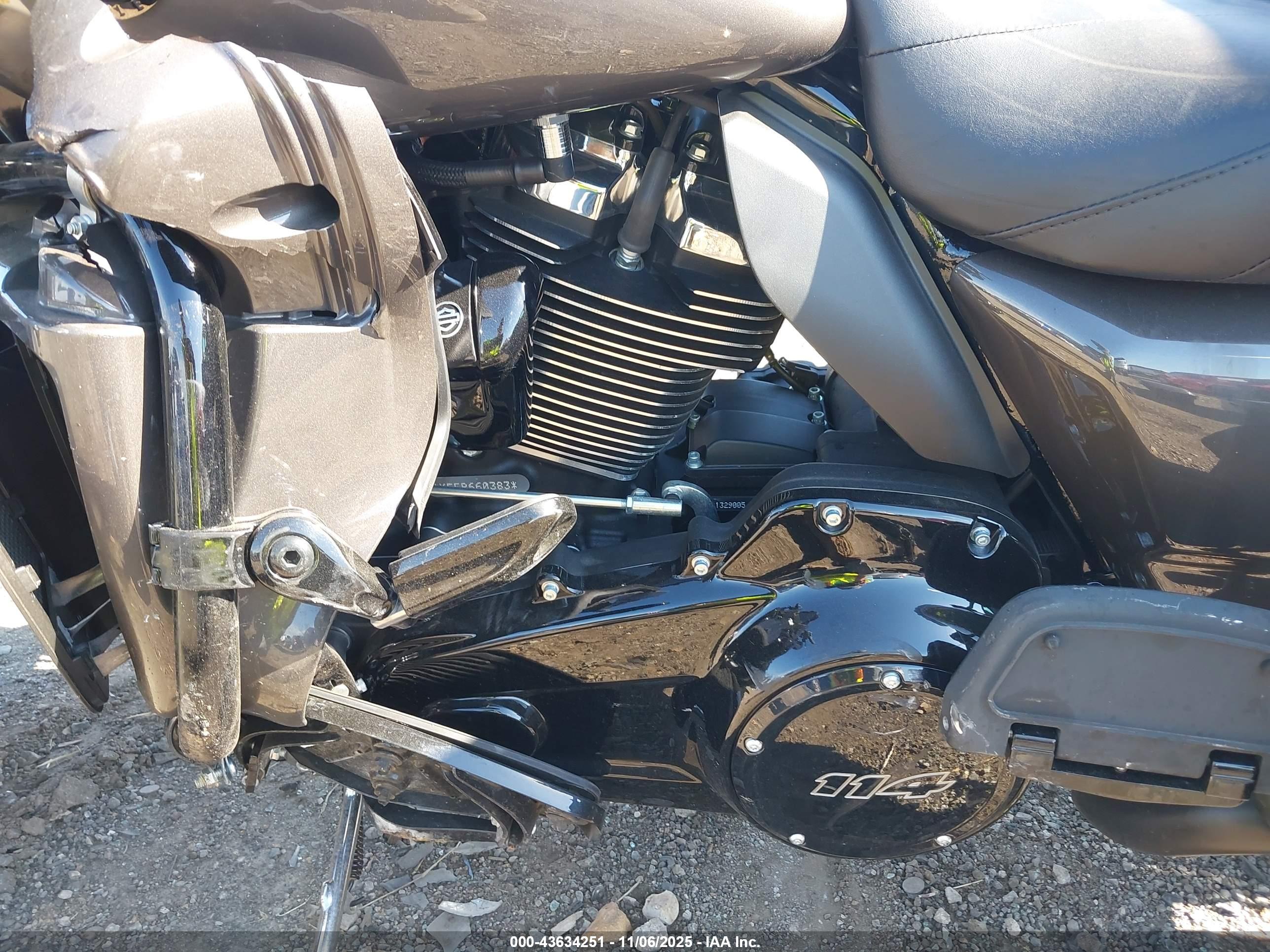 HARLEY-DAVIDSON FLHTK image 9