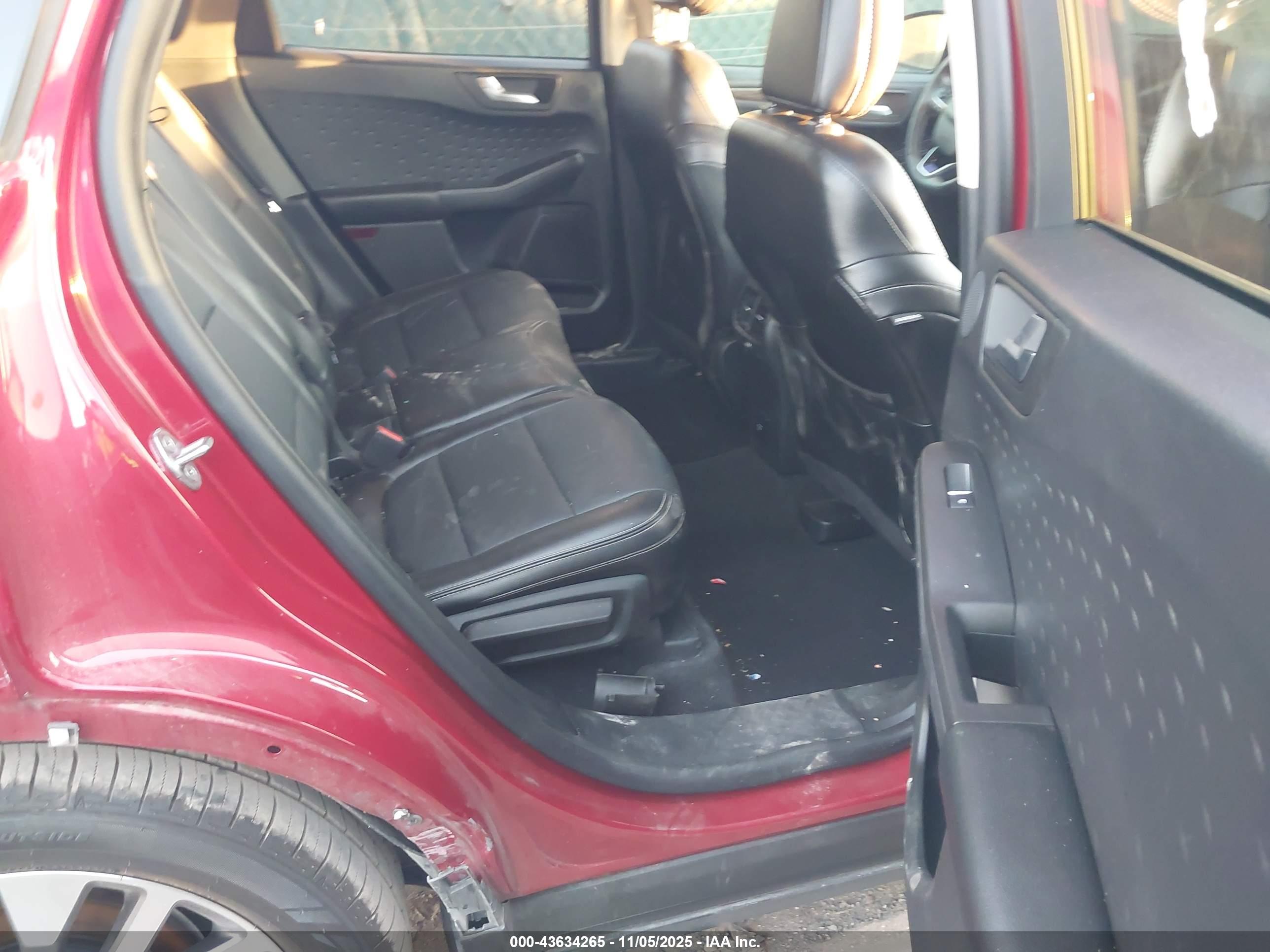 FORD ESCAPE image 8