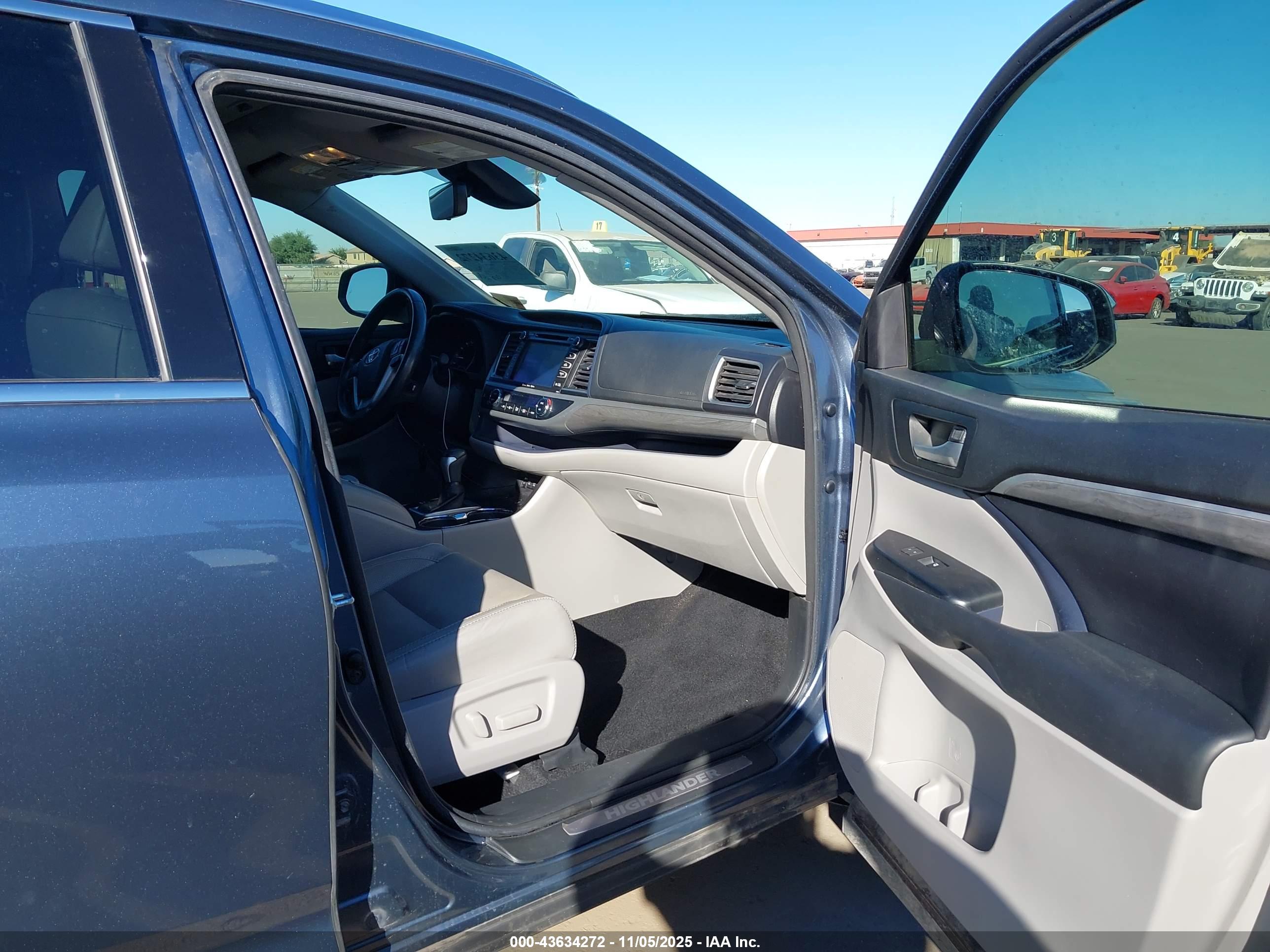 TOYOTA HIGHLANDER image 5