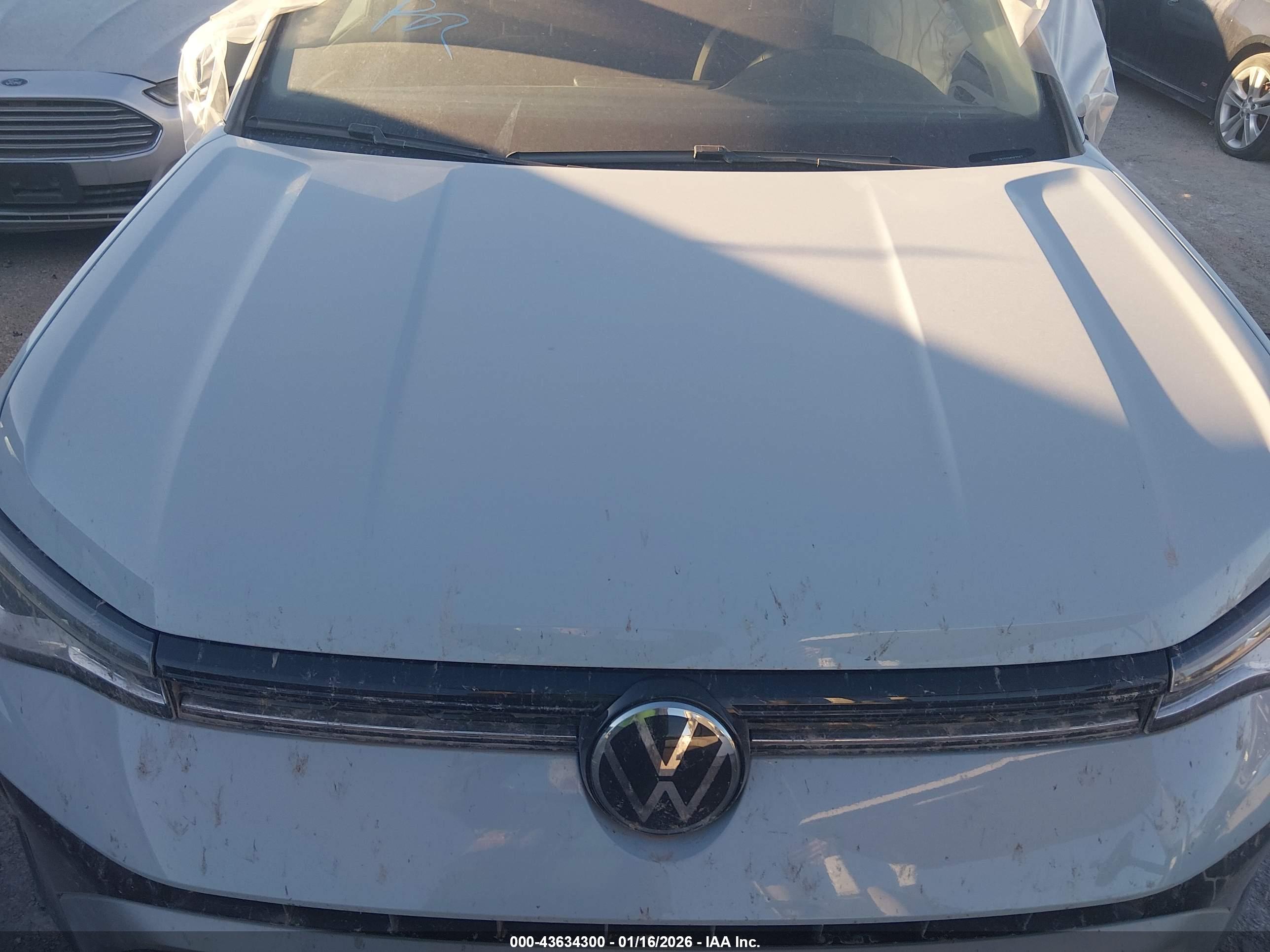 VOLKSWAGEN TAOS image 10