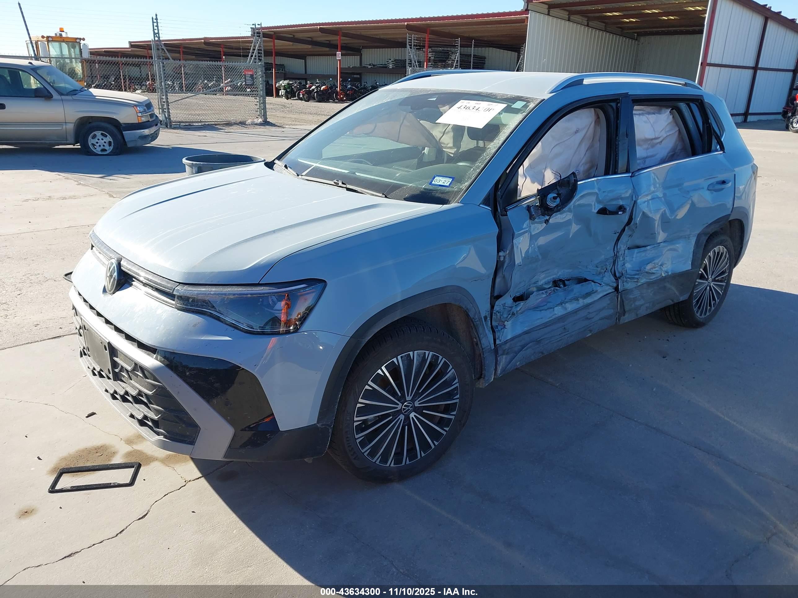 VOLKSWAGEN TAOS image 2