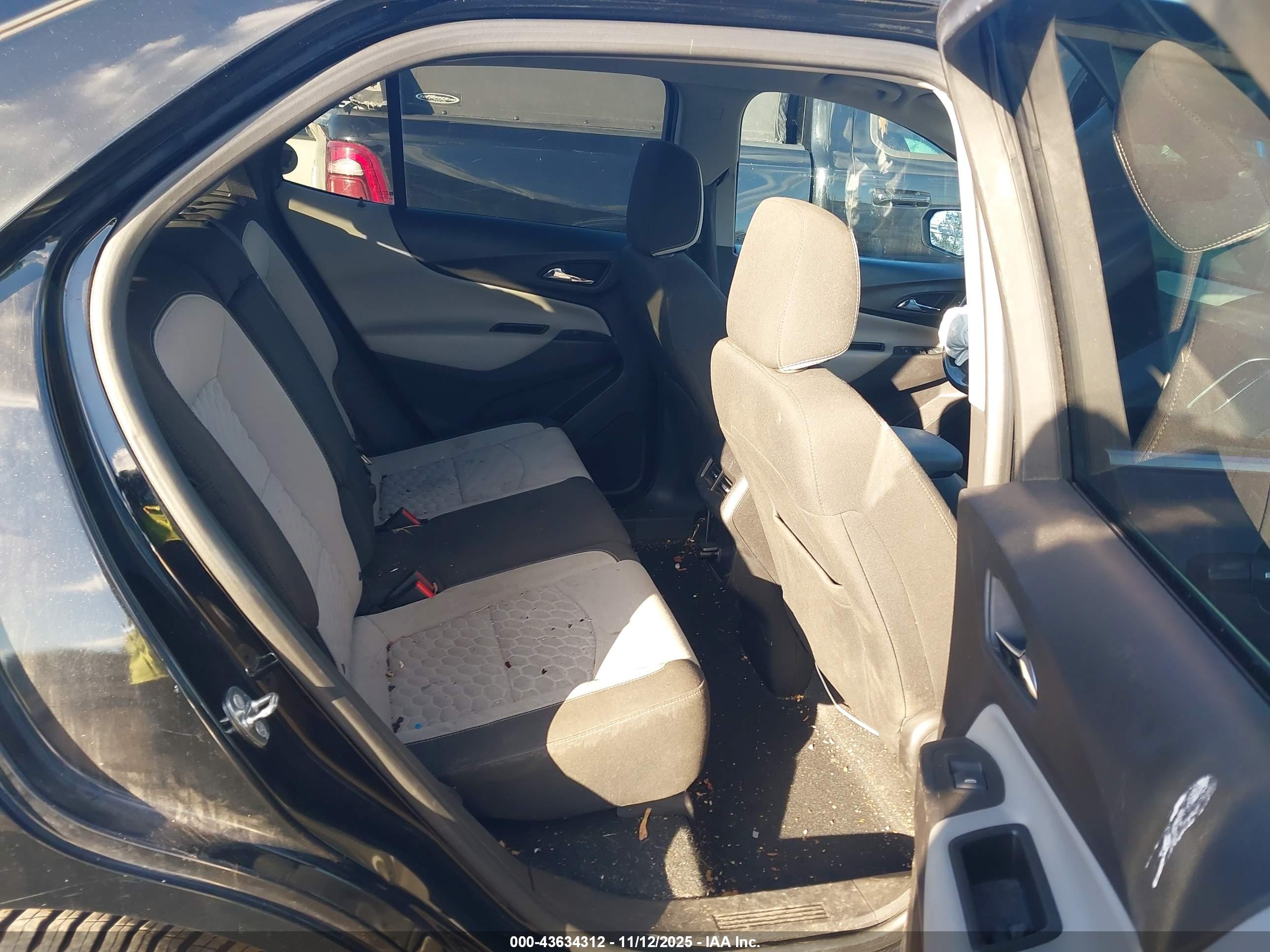 CHEVROLET EQUINOX image 8