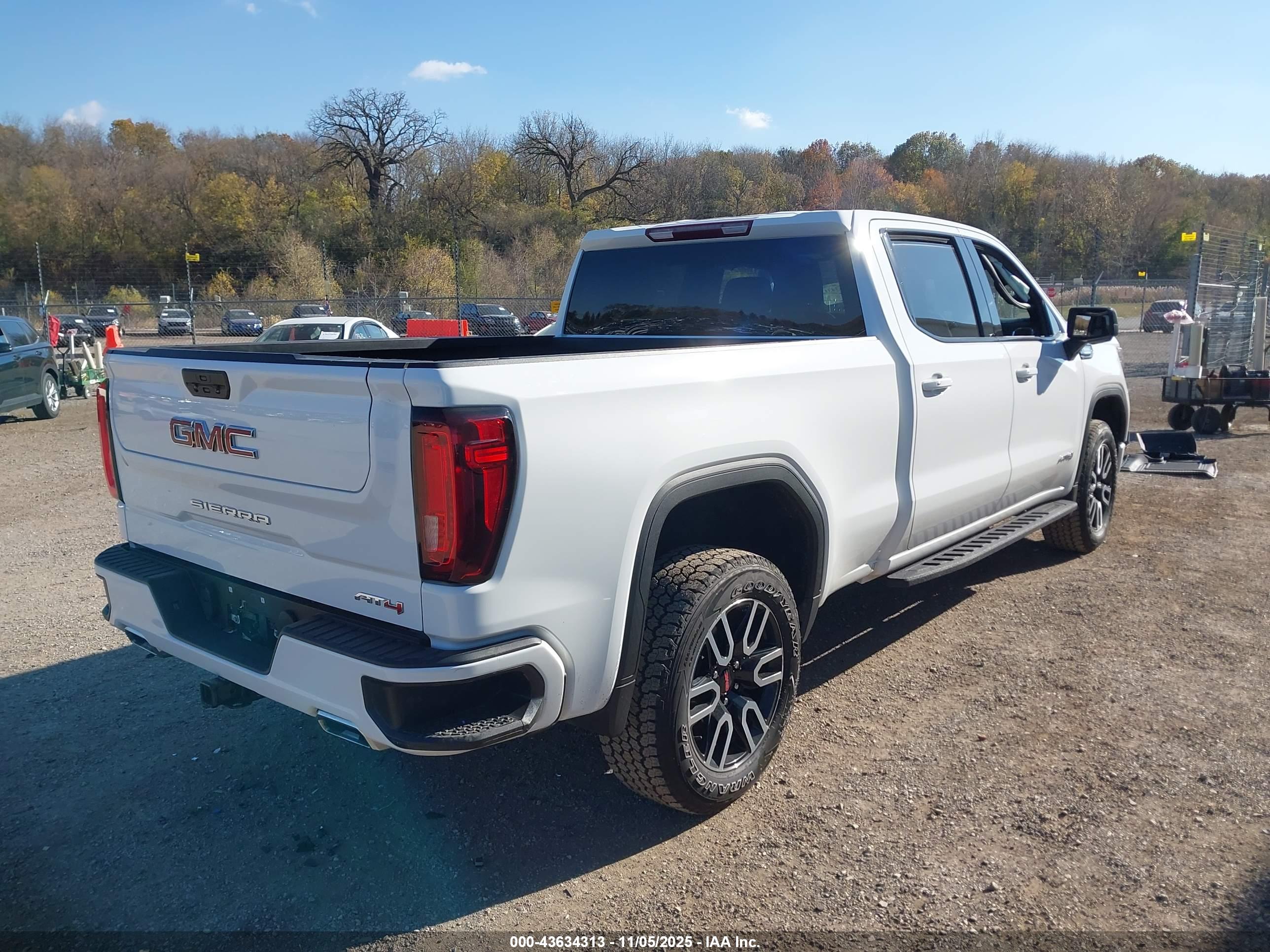 GMC SIERRA image 4