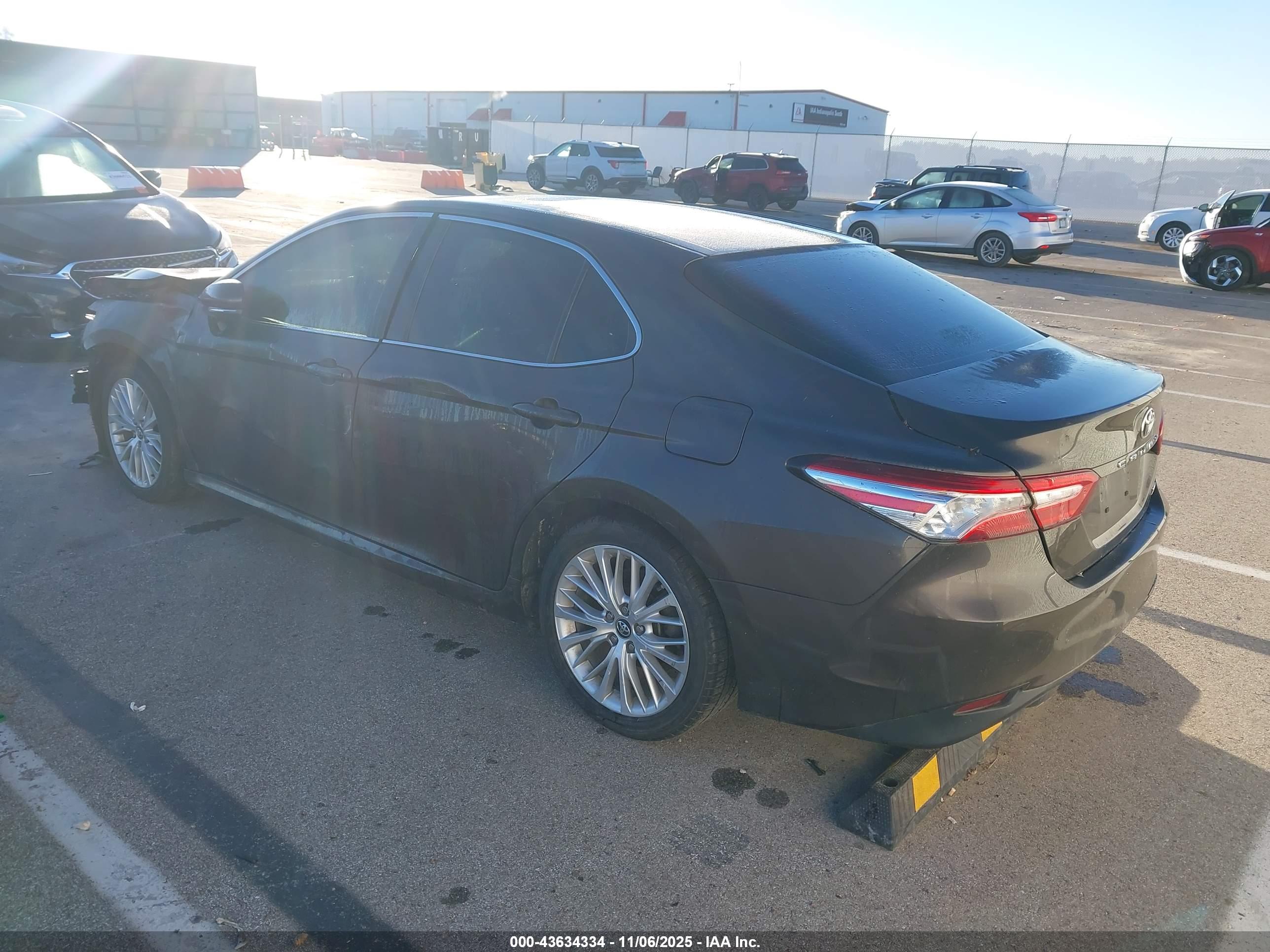 TOYOTA CAMRY image 3