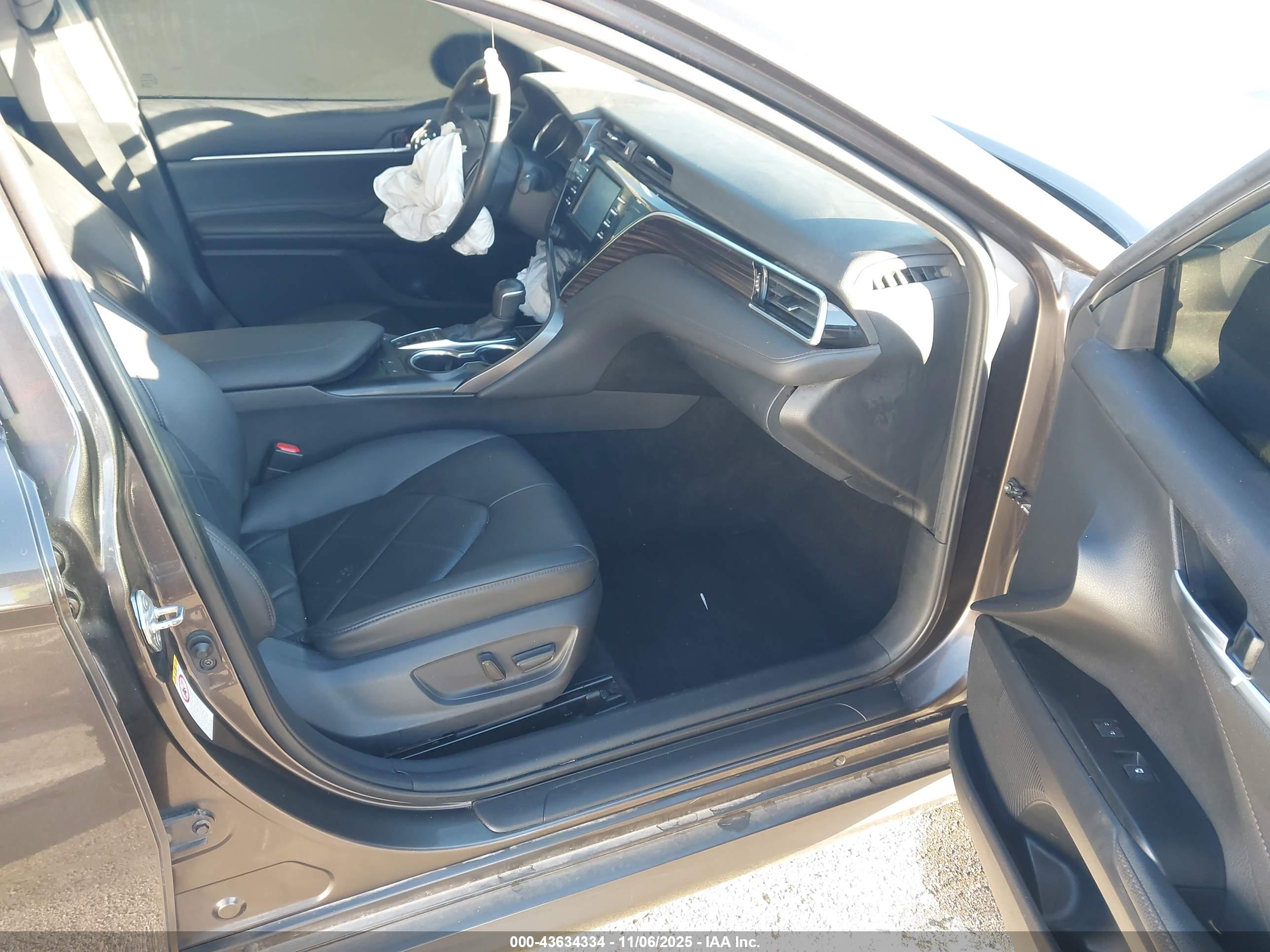 TOYOTA CAMRY image 5