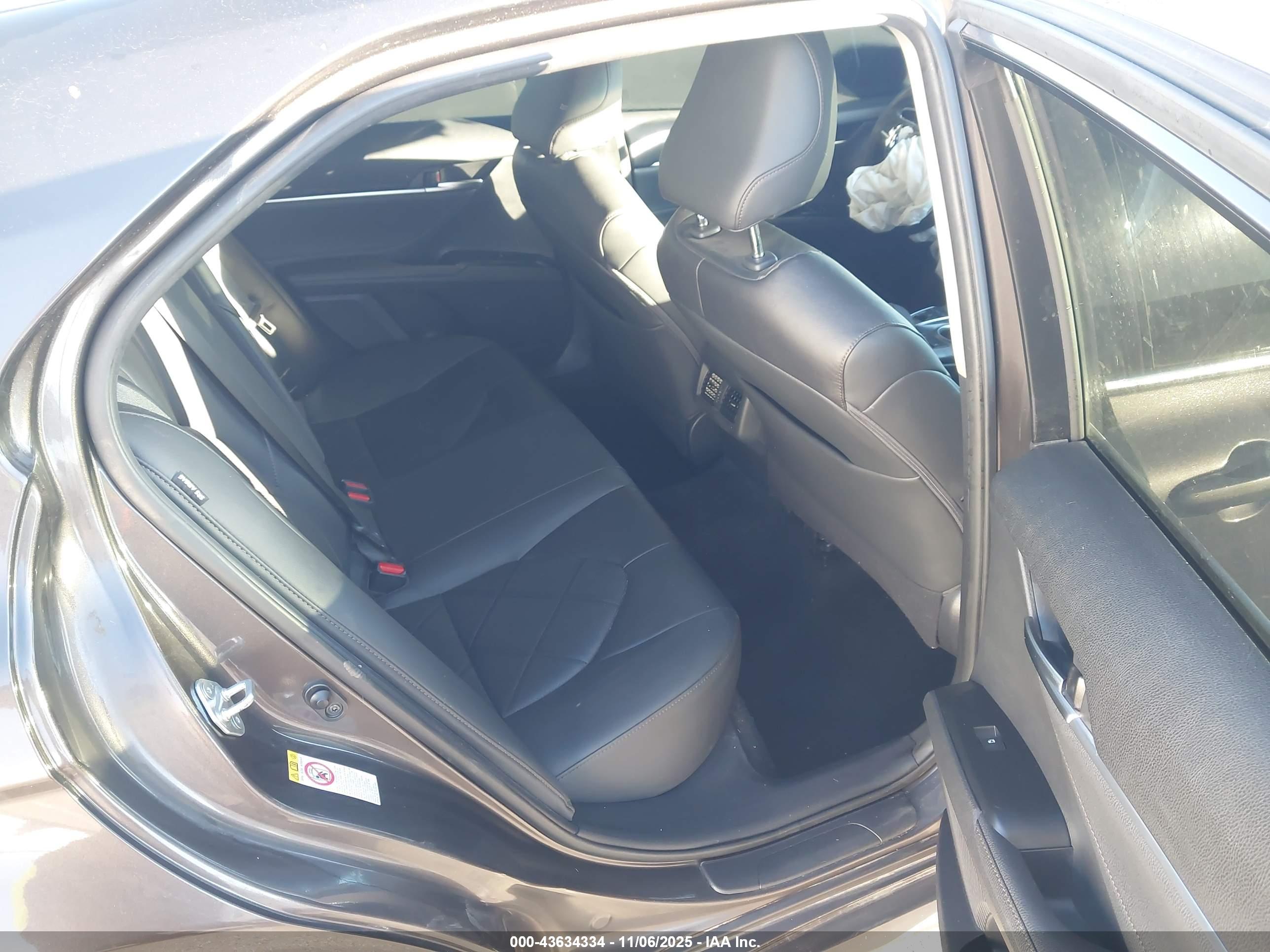 TOYOTA CAMRY image 8