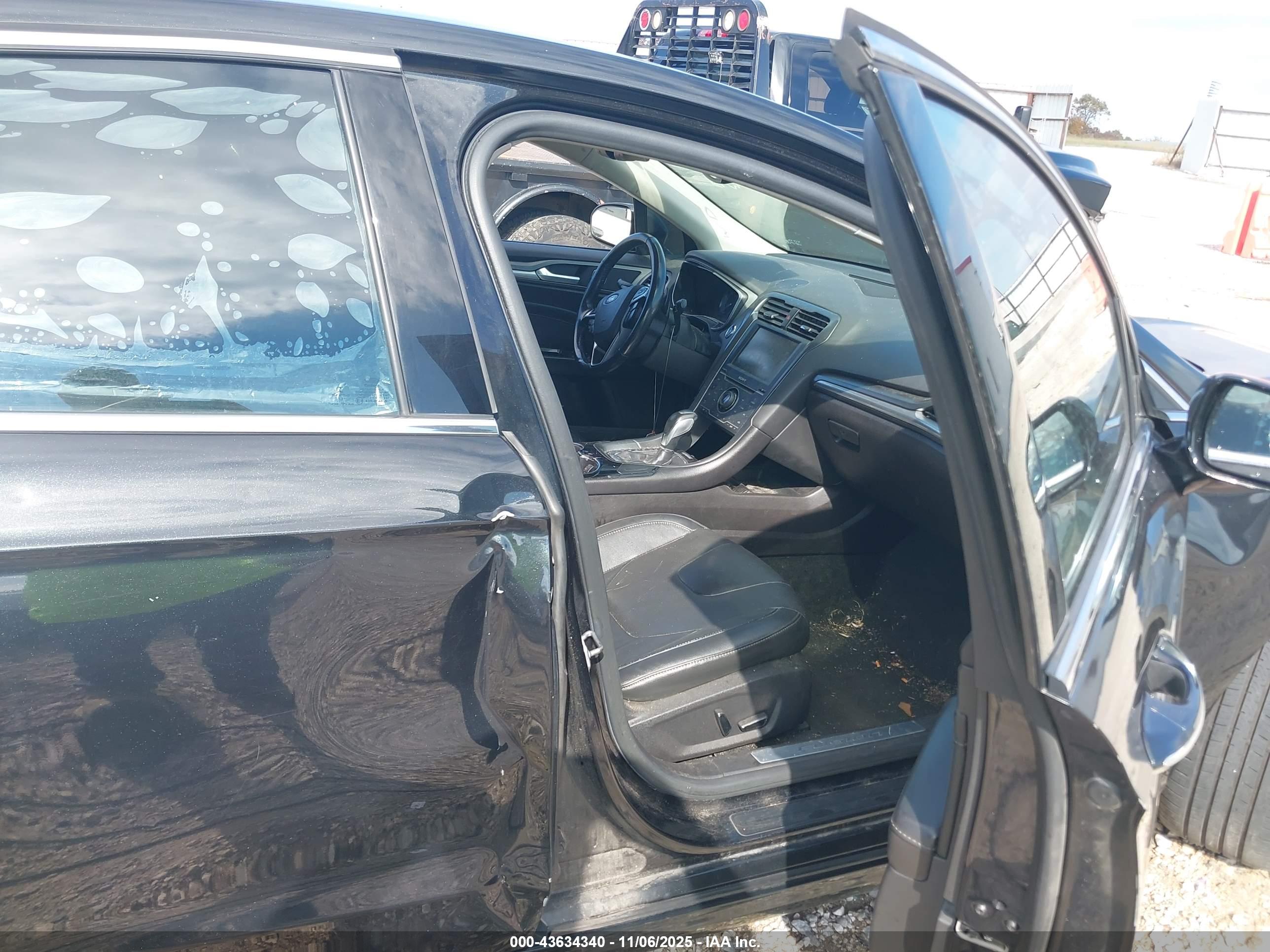 FORD FUSION image 5