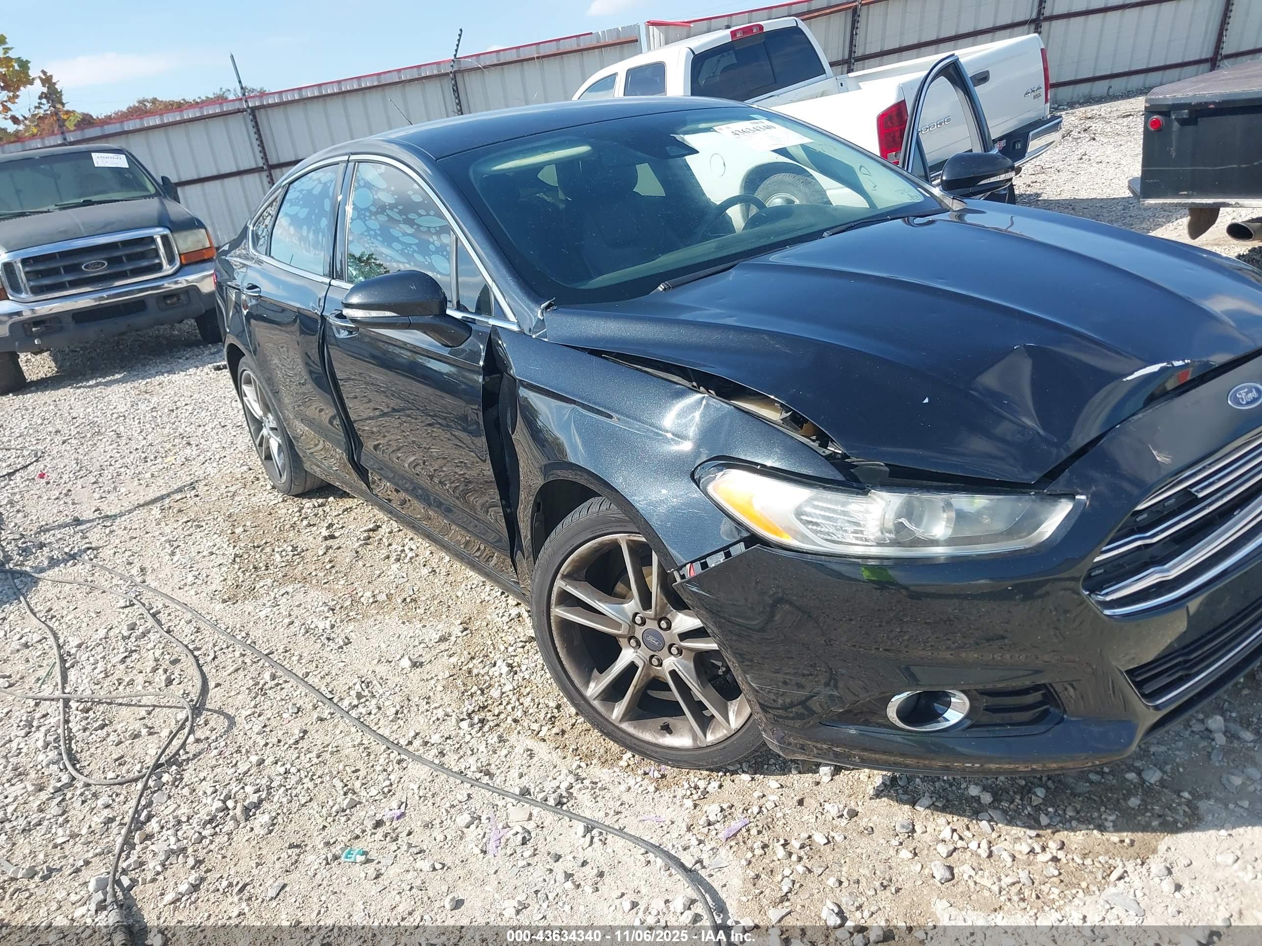 FORD FUSION image 6