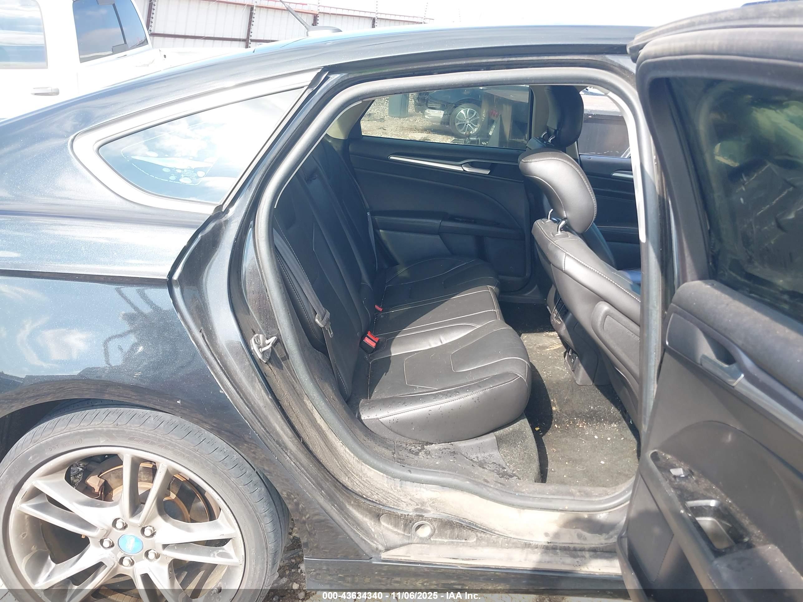 FORD FUSION image 8