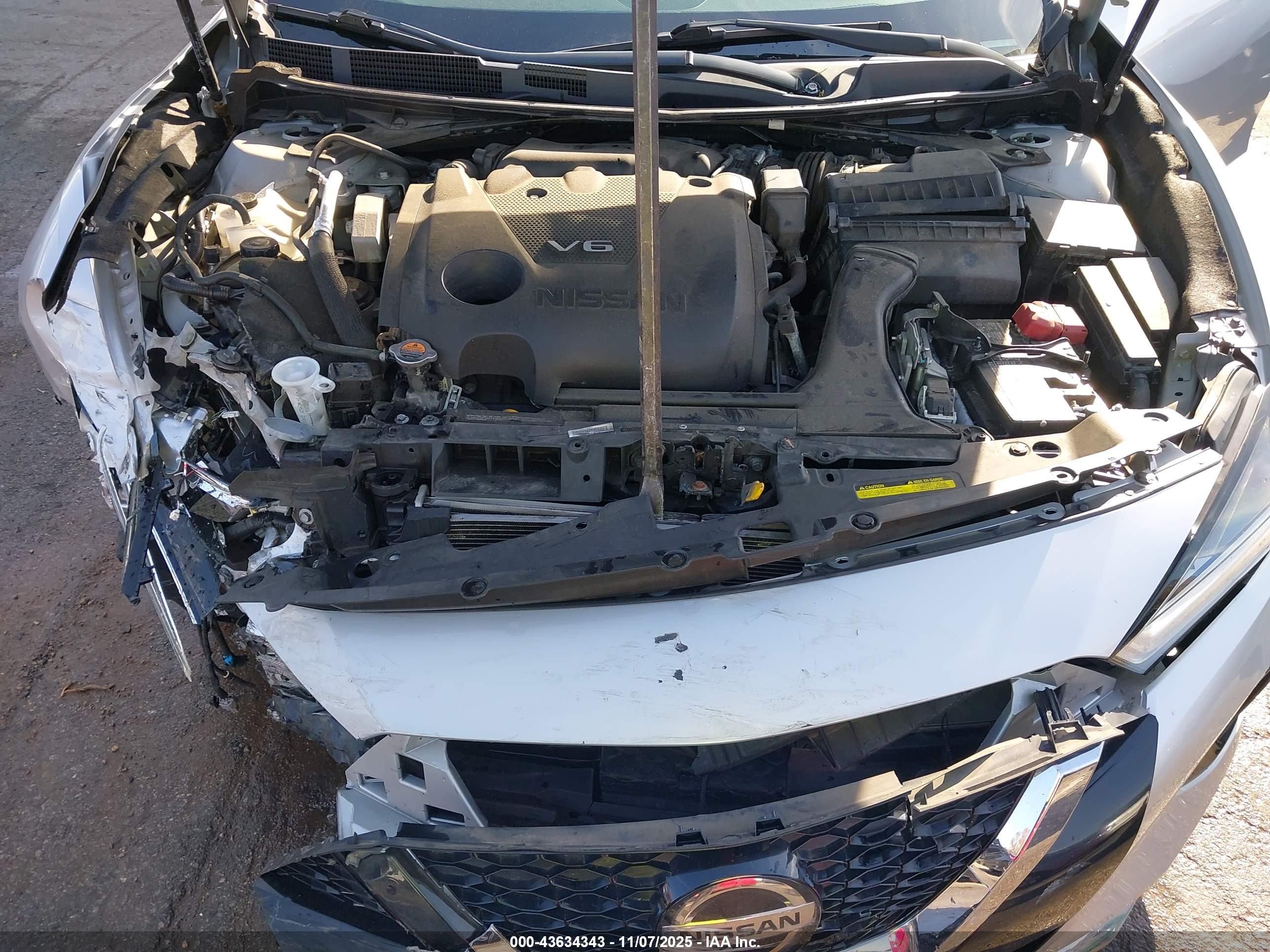 NISSAN MAXIMA image 10