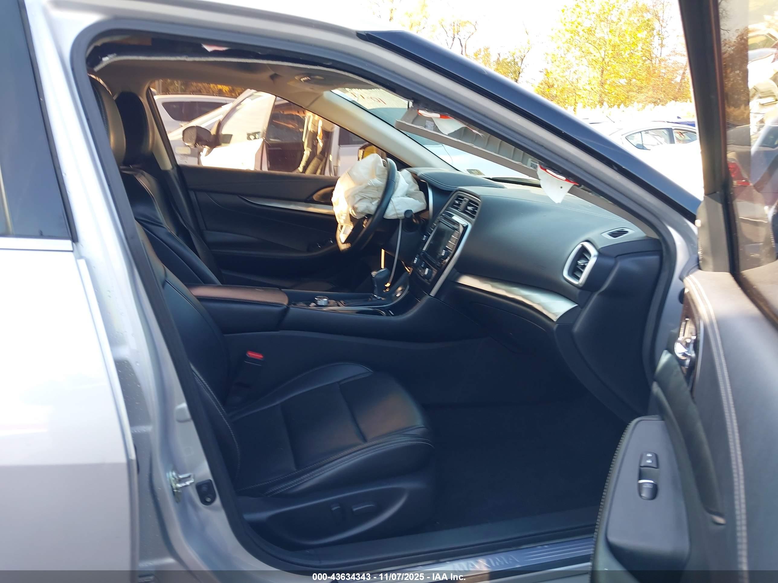 NISSAN MAXIMA image 5