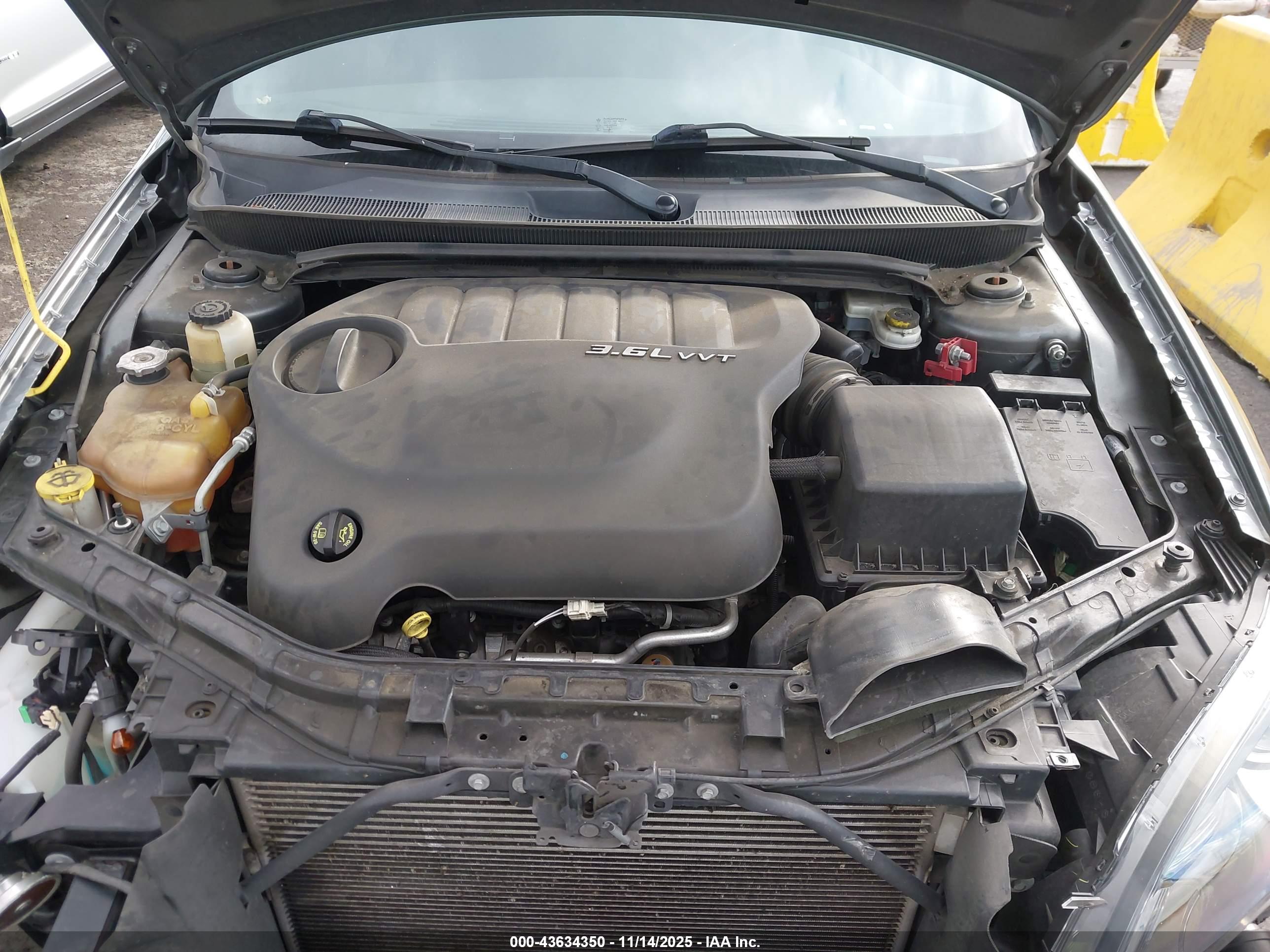 CHRYSLER 200 image 10