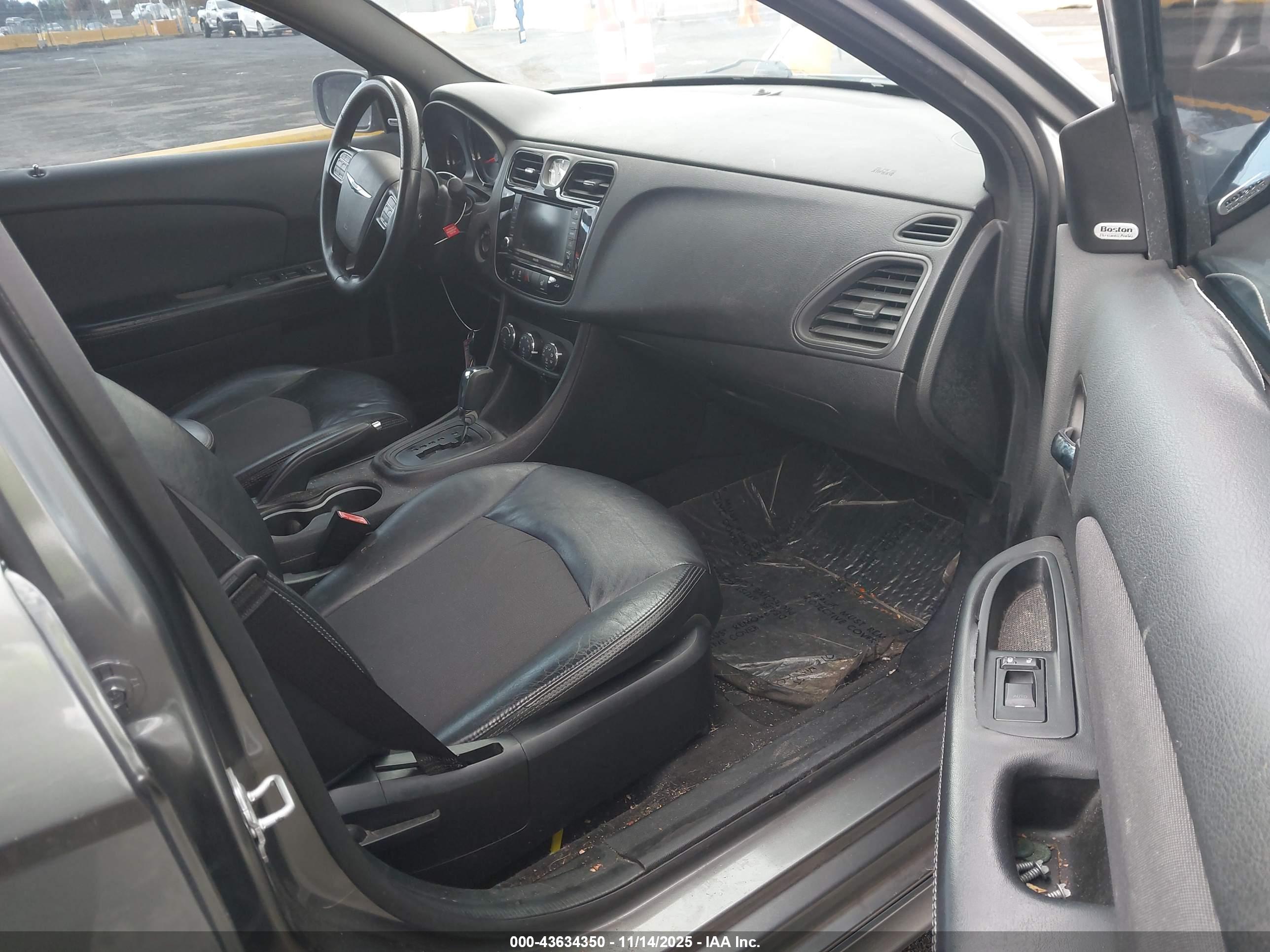 CHRYSLER 200 image 5
