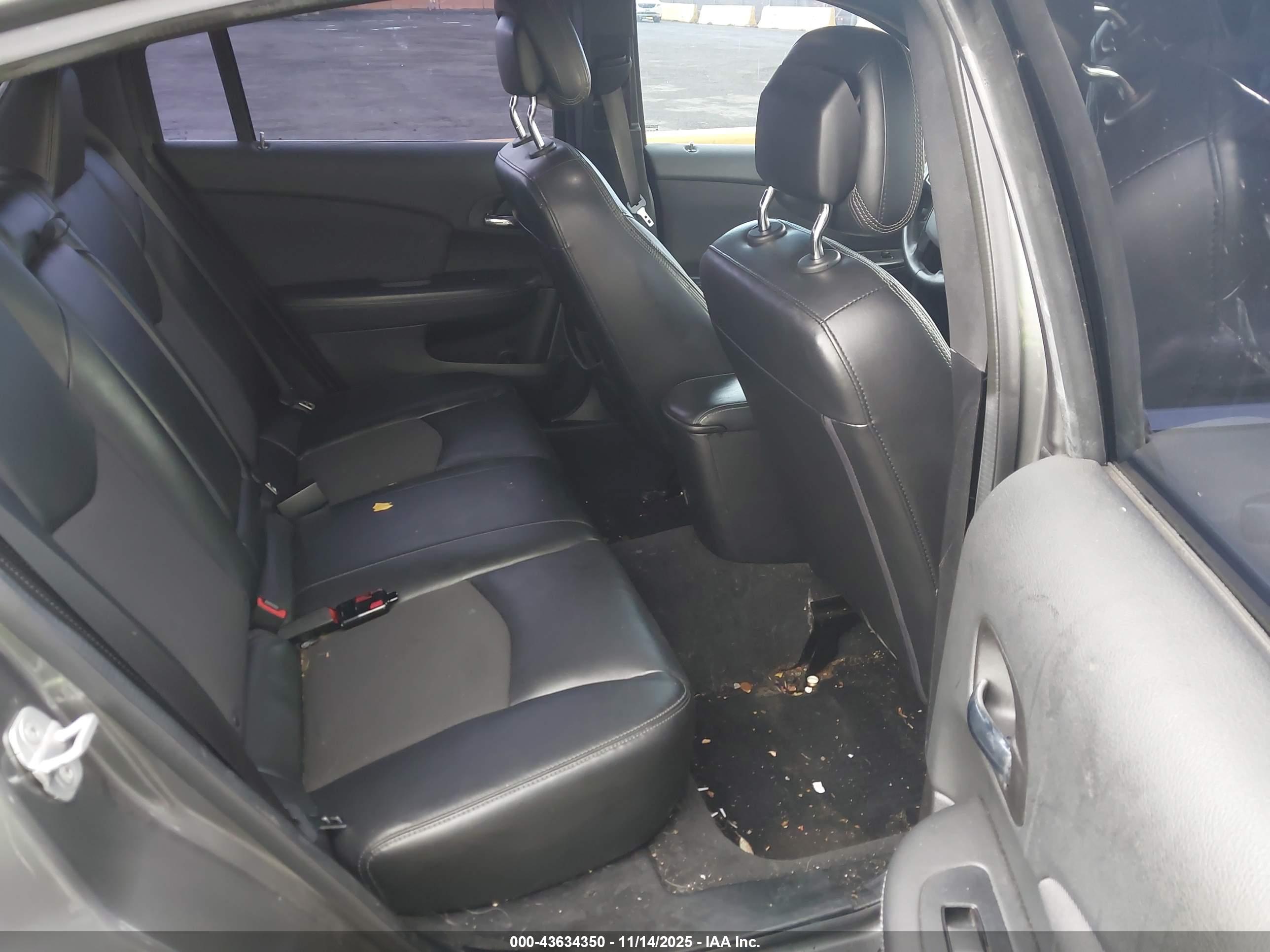 CHRYSLER 200 image 8