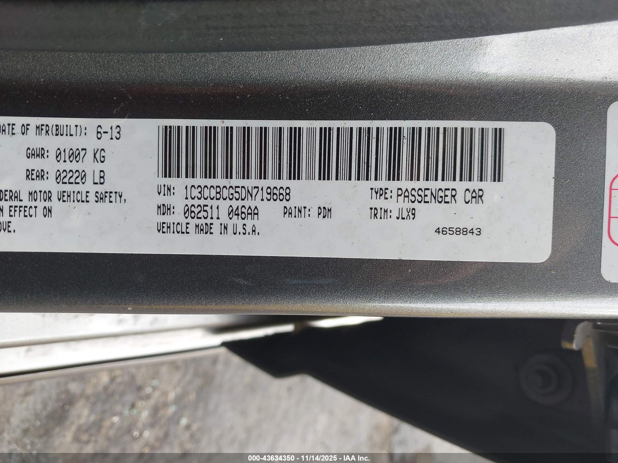 CHRYSLER 200 image 9