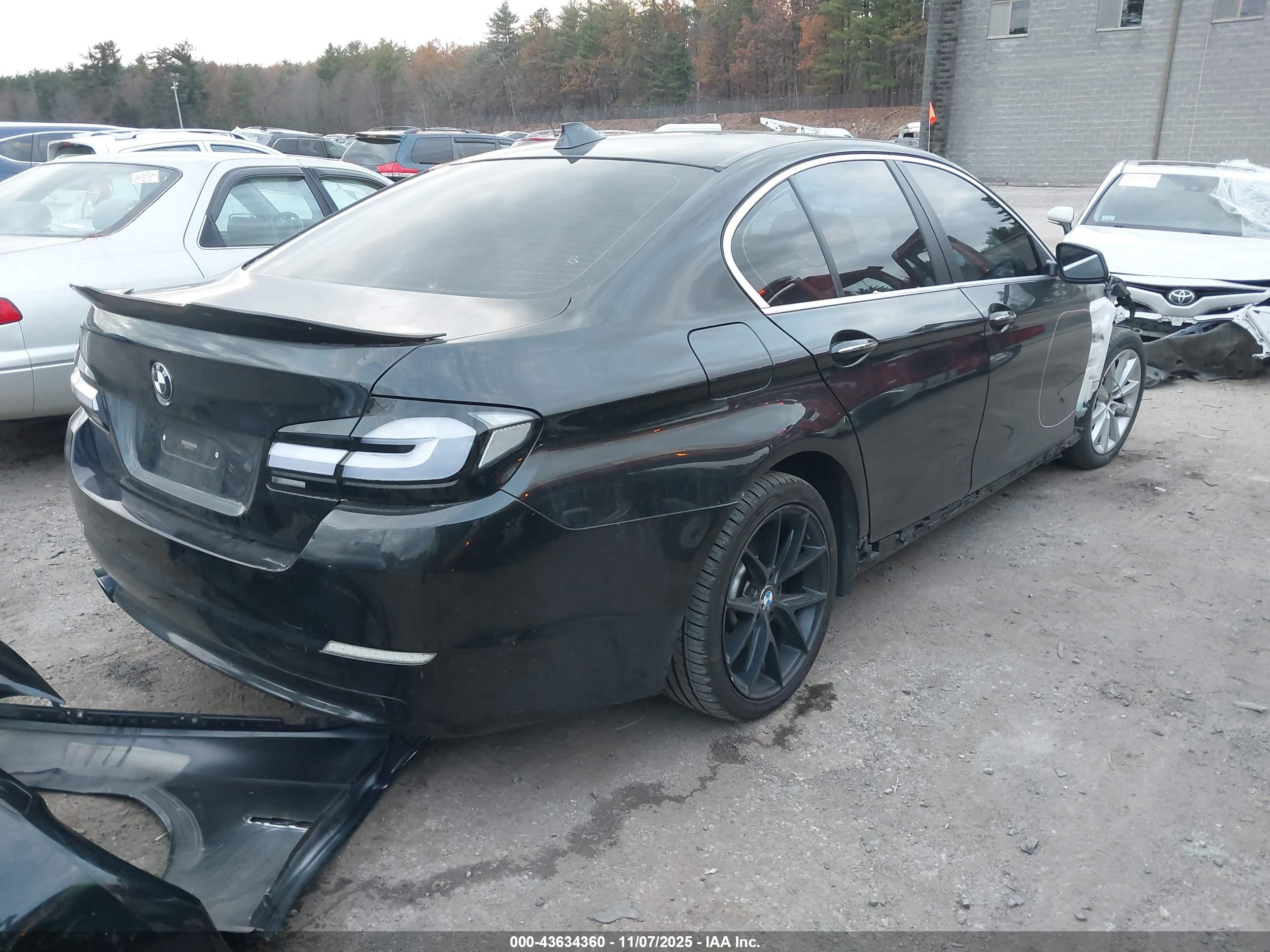 BMW 528I image 4