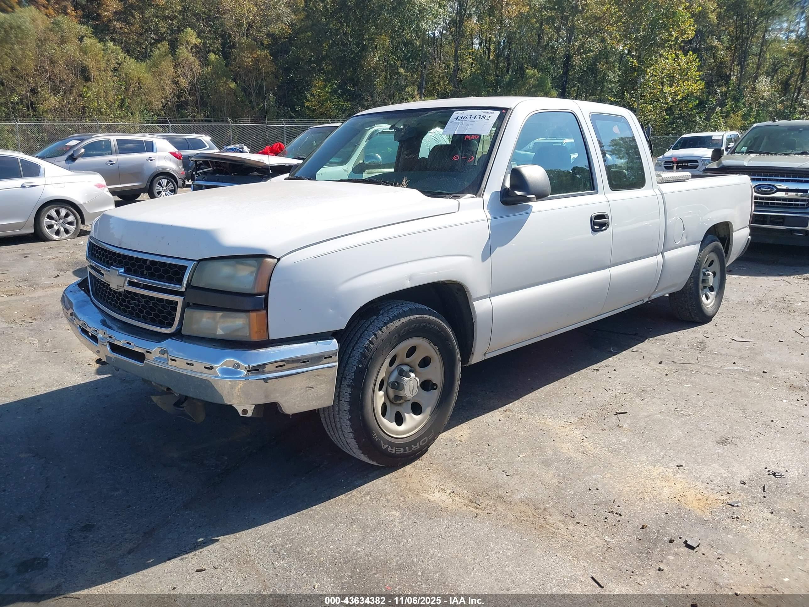 CHEVROLET SILVERADO image 2
