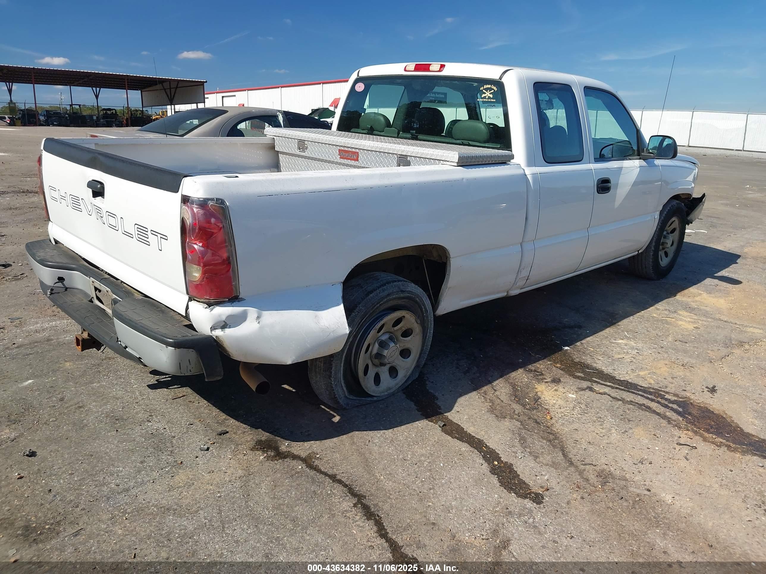 CHEVROLET SILVERADO image 4