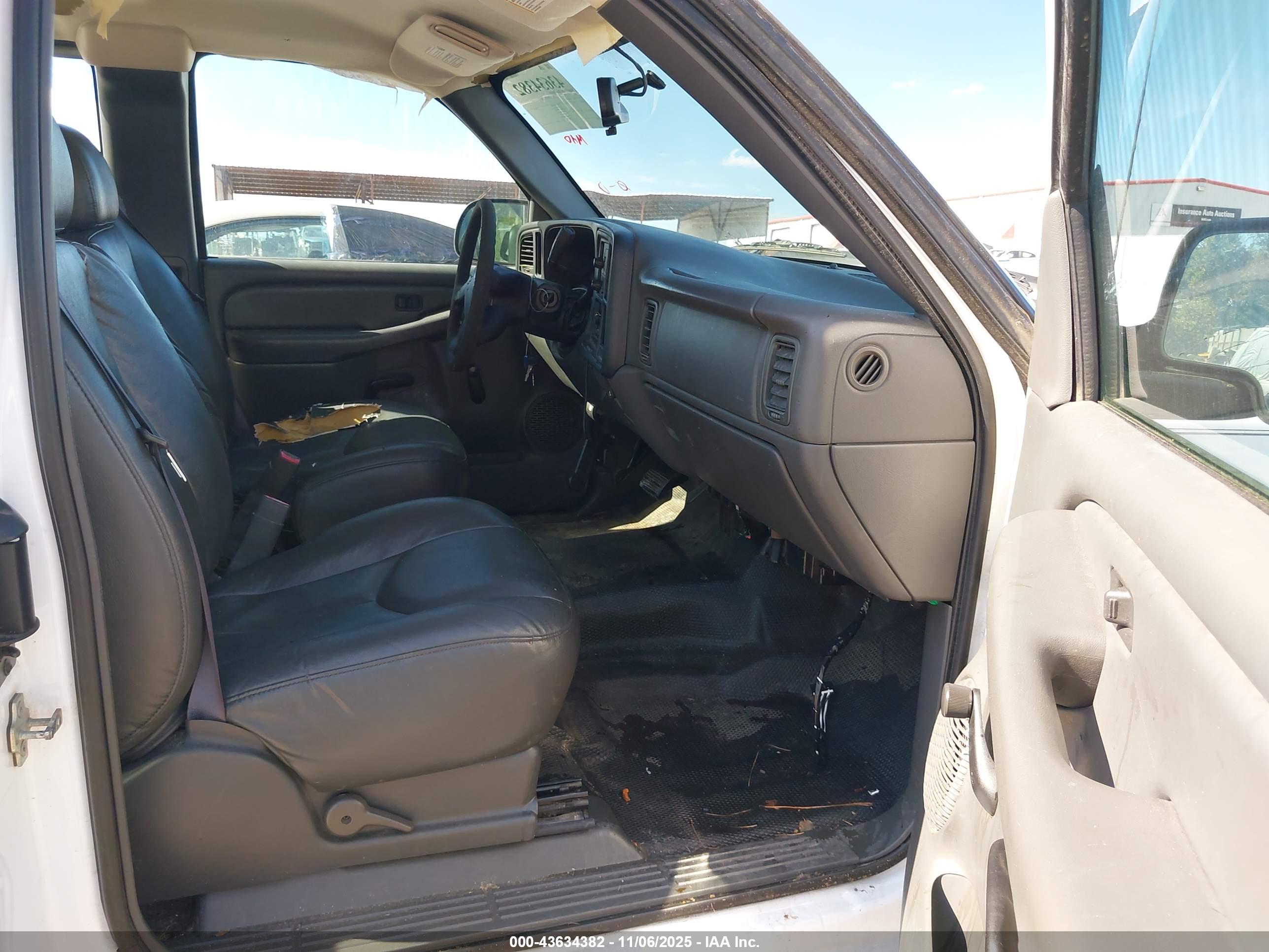CHEVROLET SILVERADO image 5