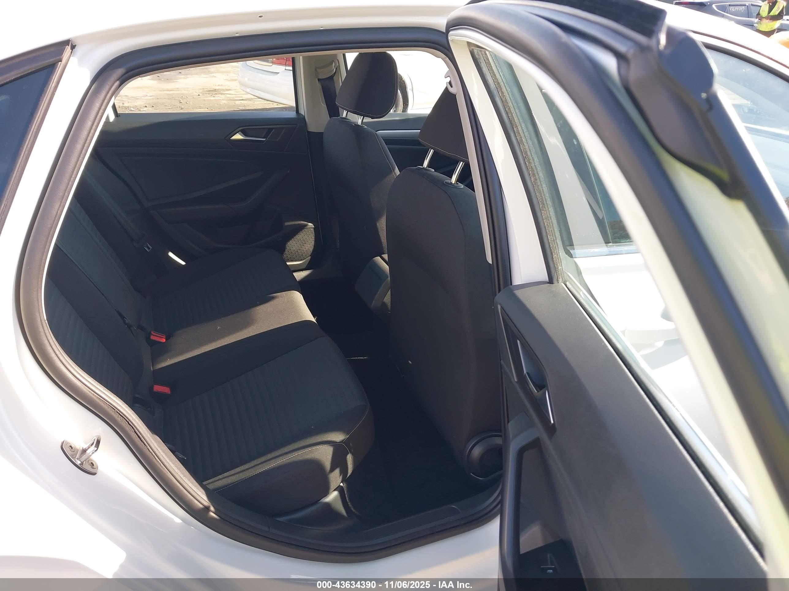 VOLKSWAGEN JETTA image 8