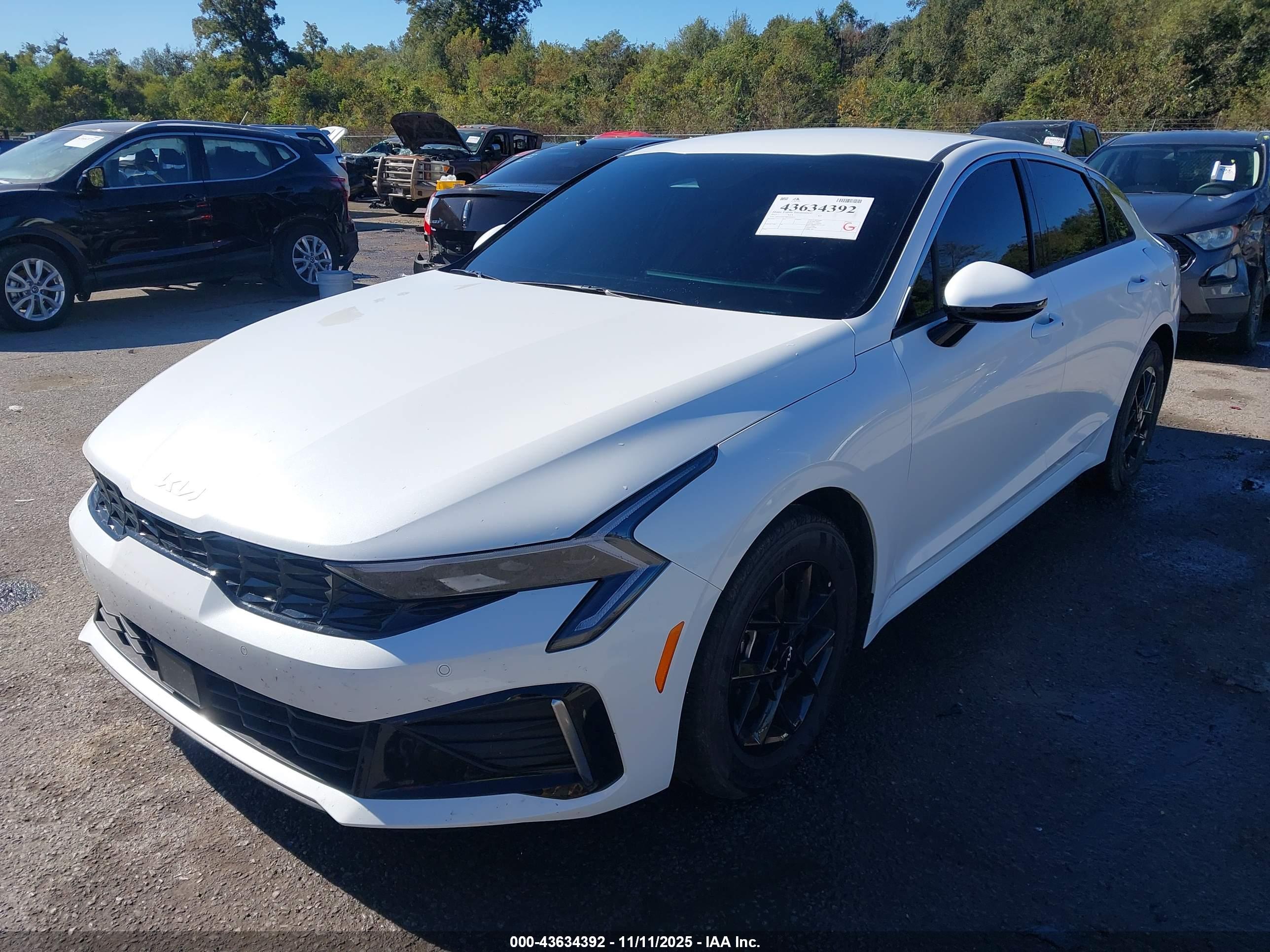 KIA K5 image 2