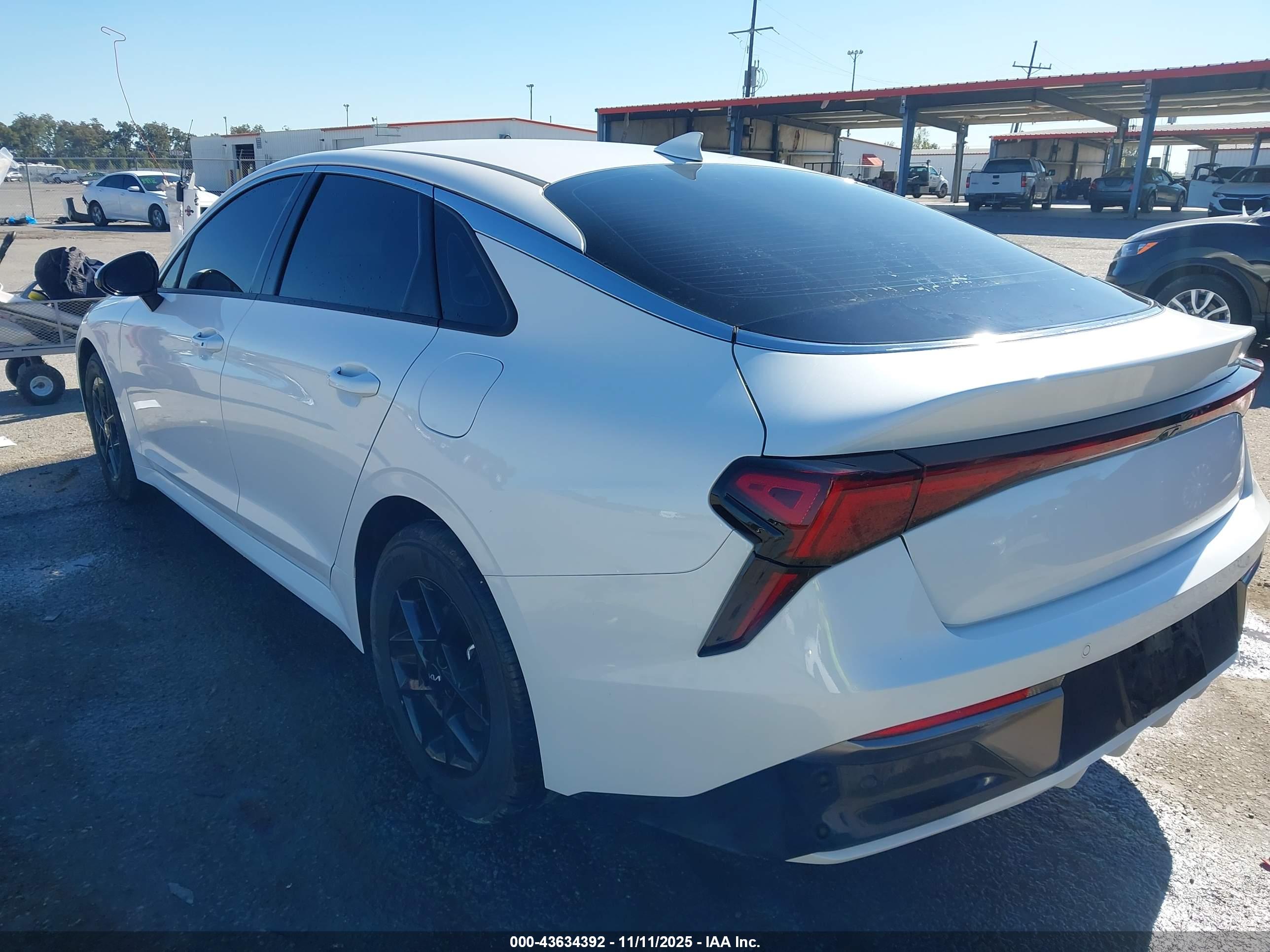 KIA K5 image 3