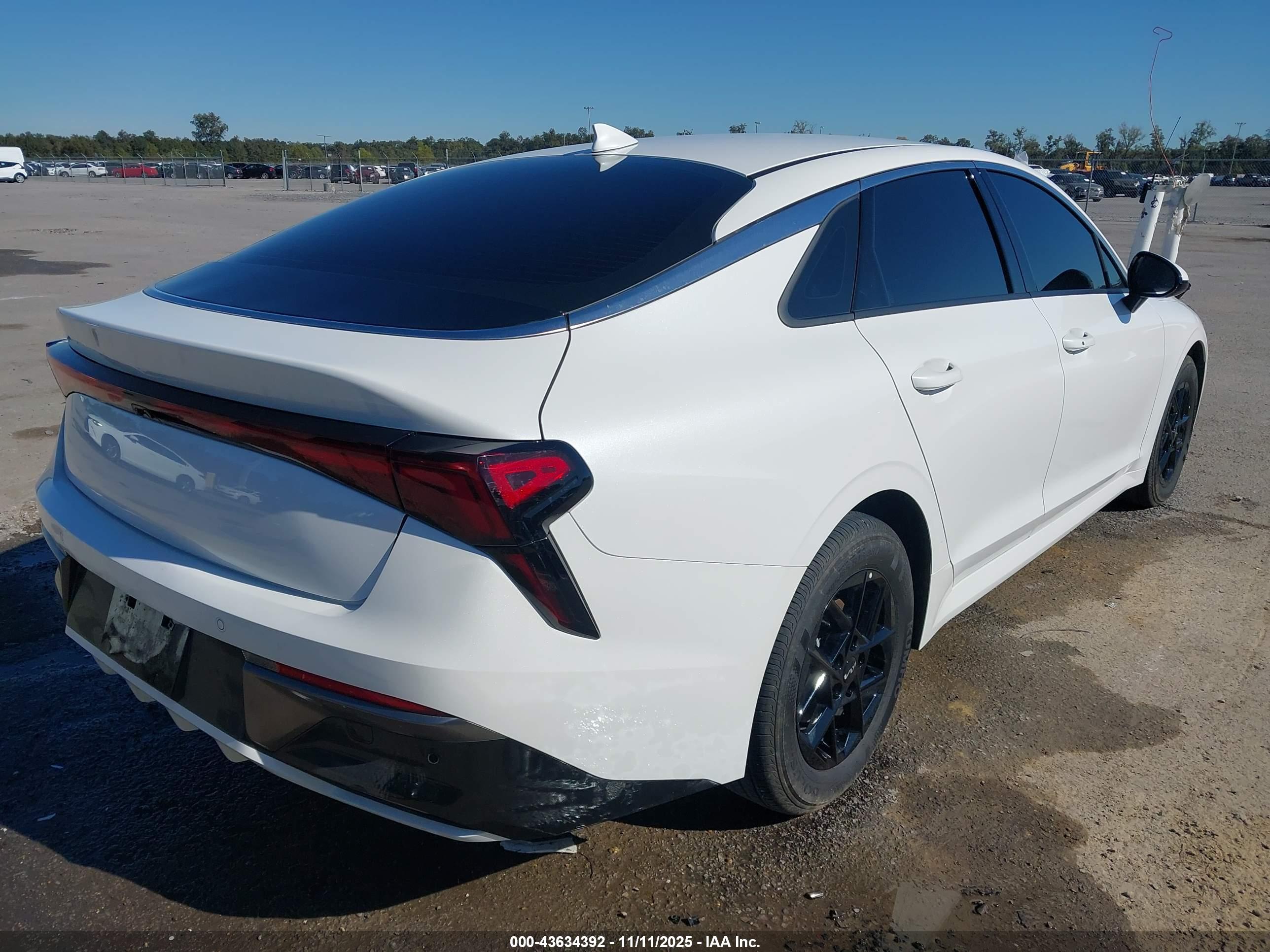 KIA K5 image 4