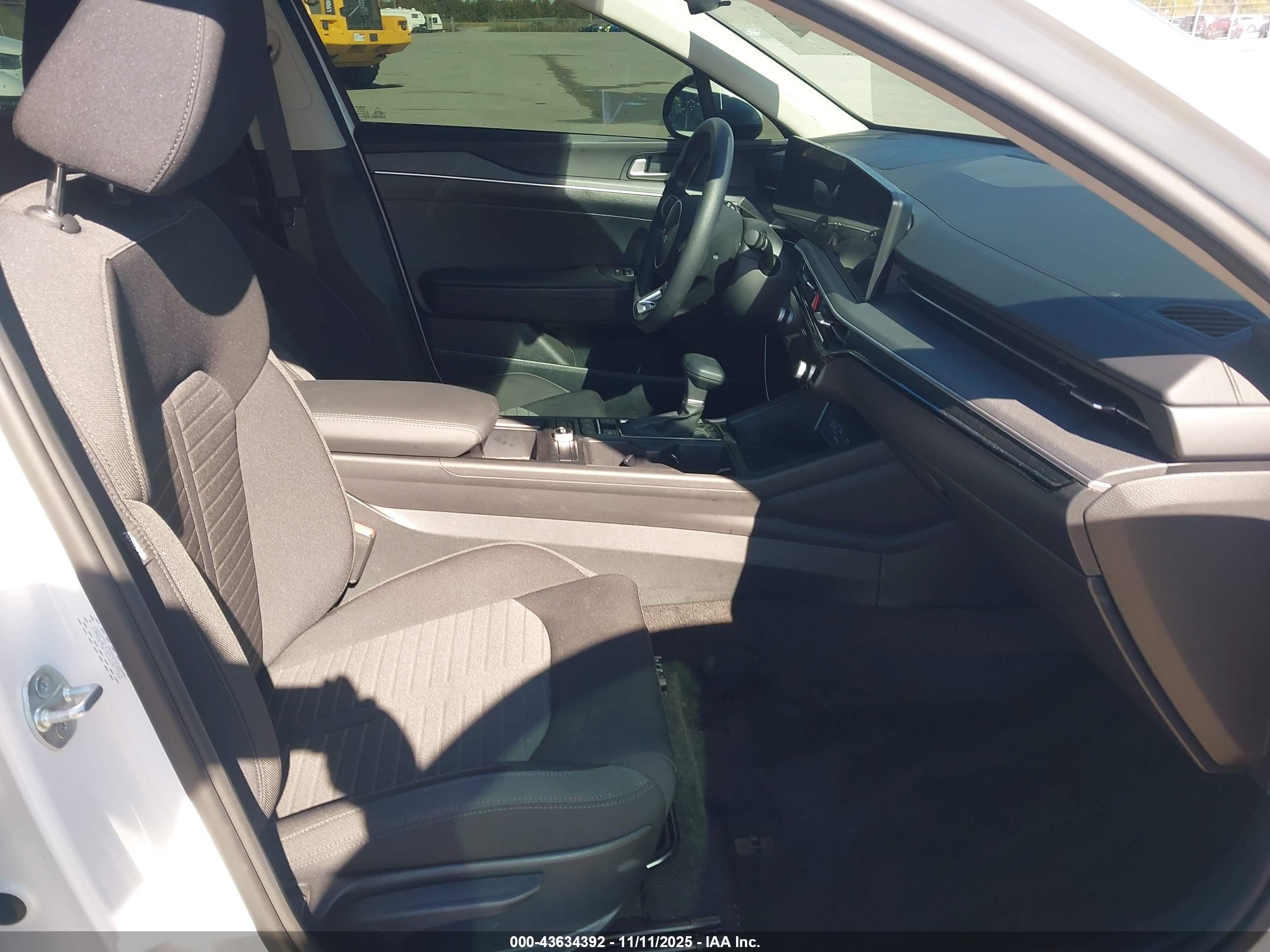 KIA K5 image 5