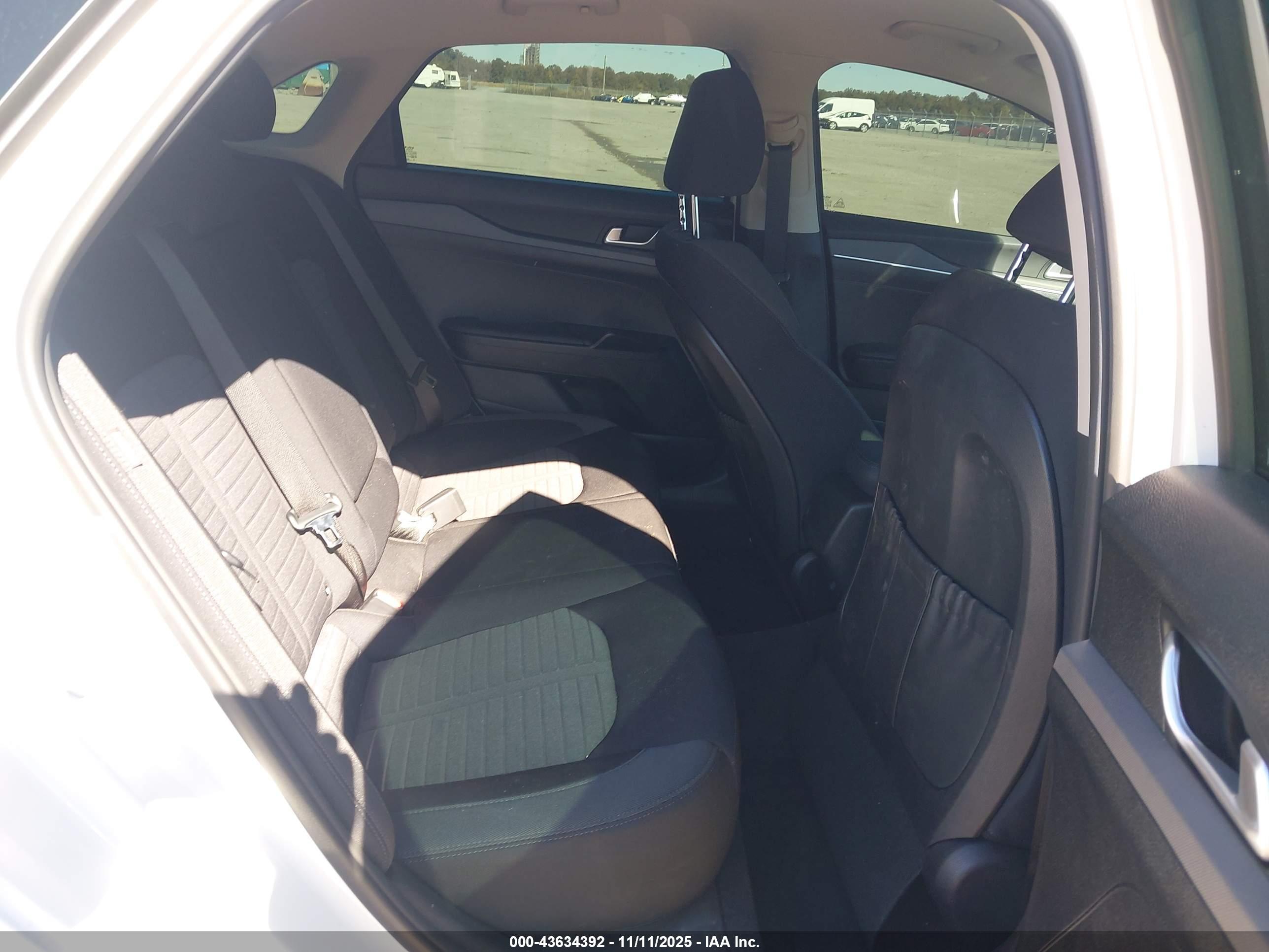 KIA K5 image 8