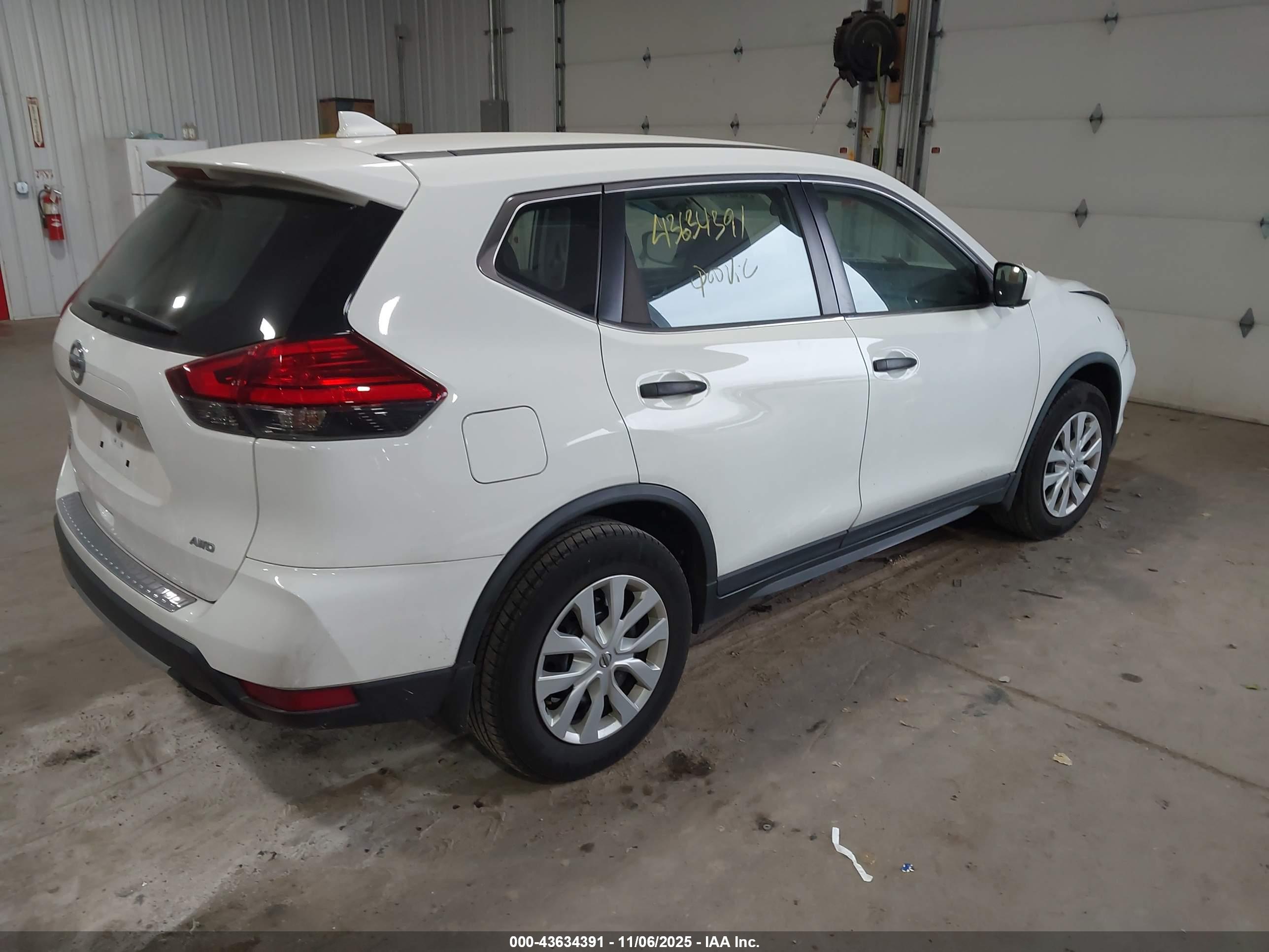 NISSAN ROGUE image 4