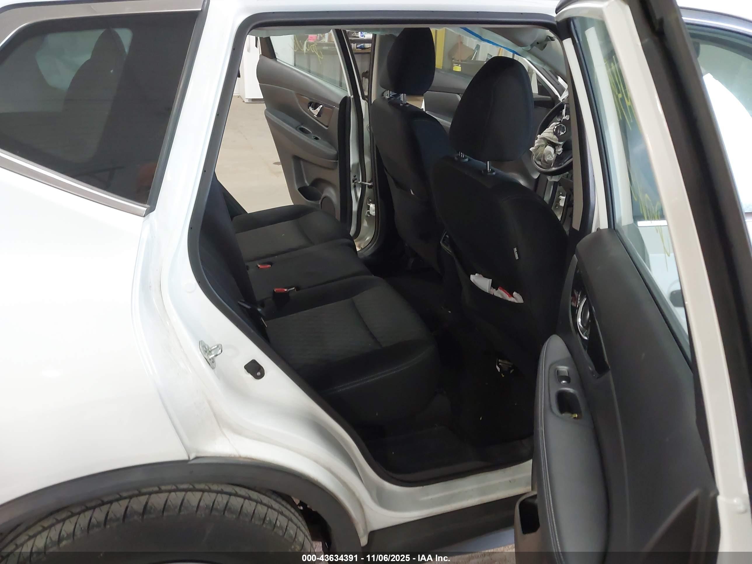 NISSAN ROGUE image 8