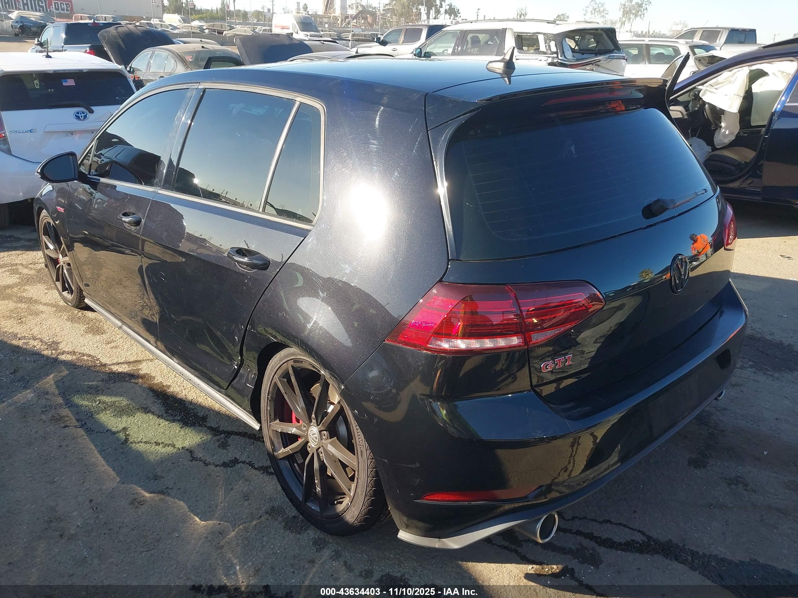 VOLKSWAGEN GOLF image 3