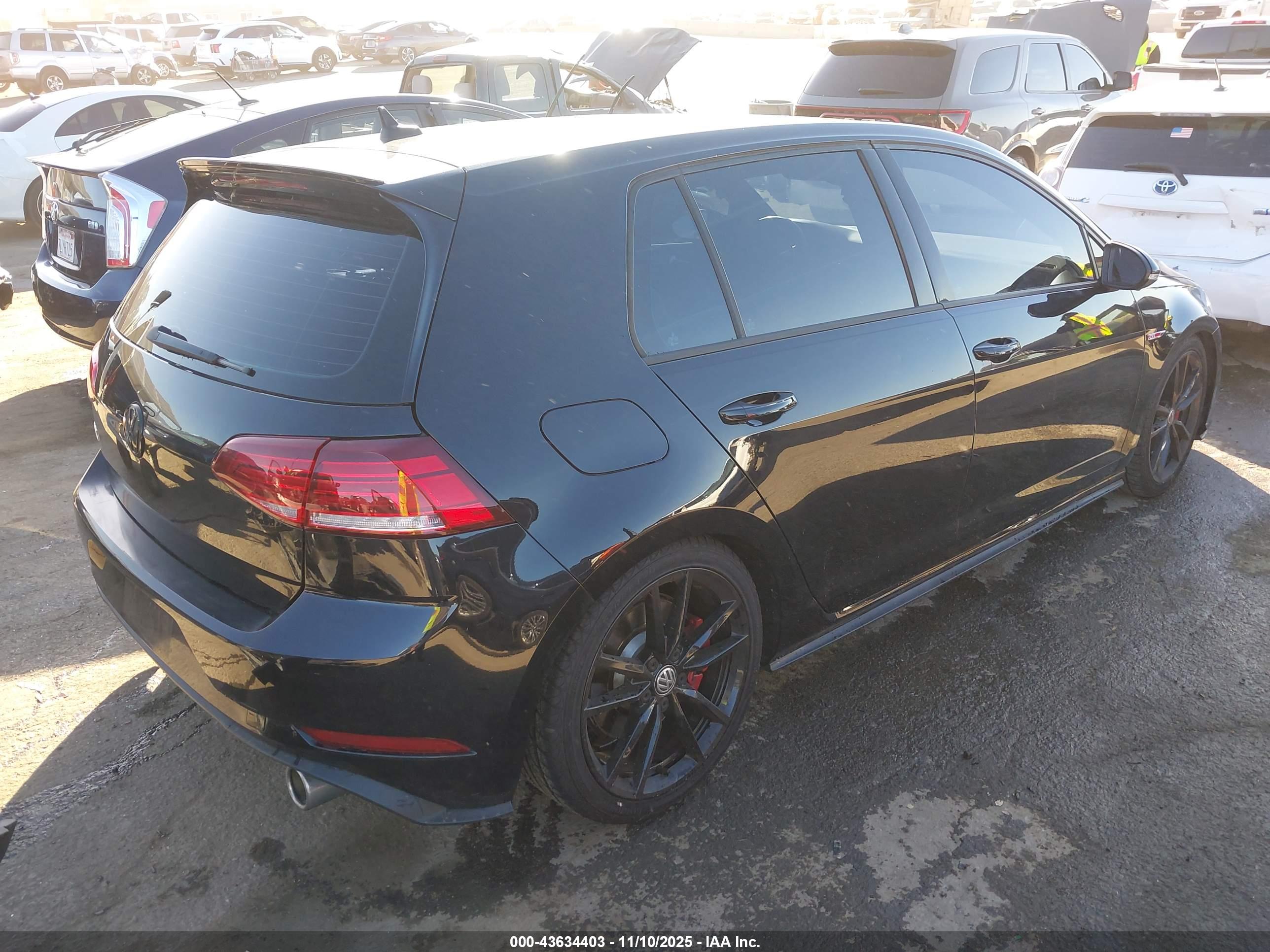 VOLKSWAGEN GOLF image 4