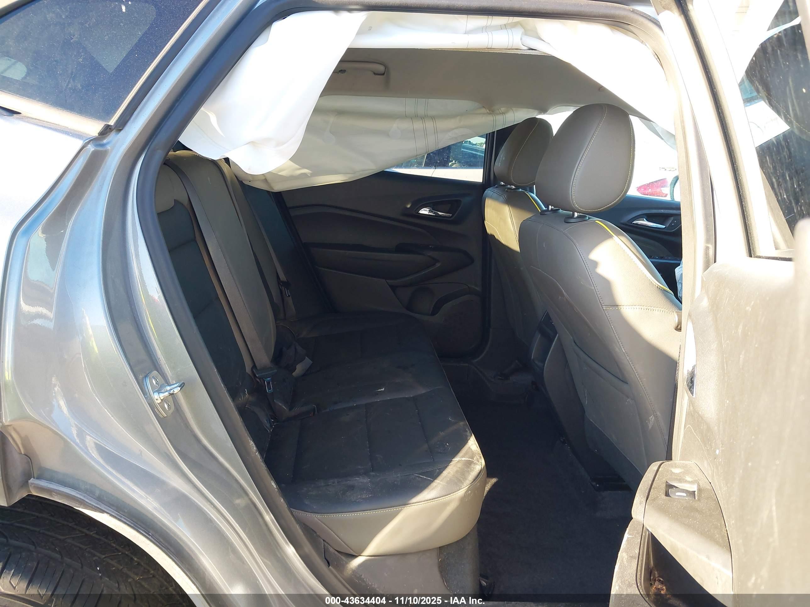 CHEVROLET TRAX image 8