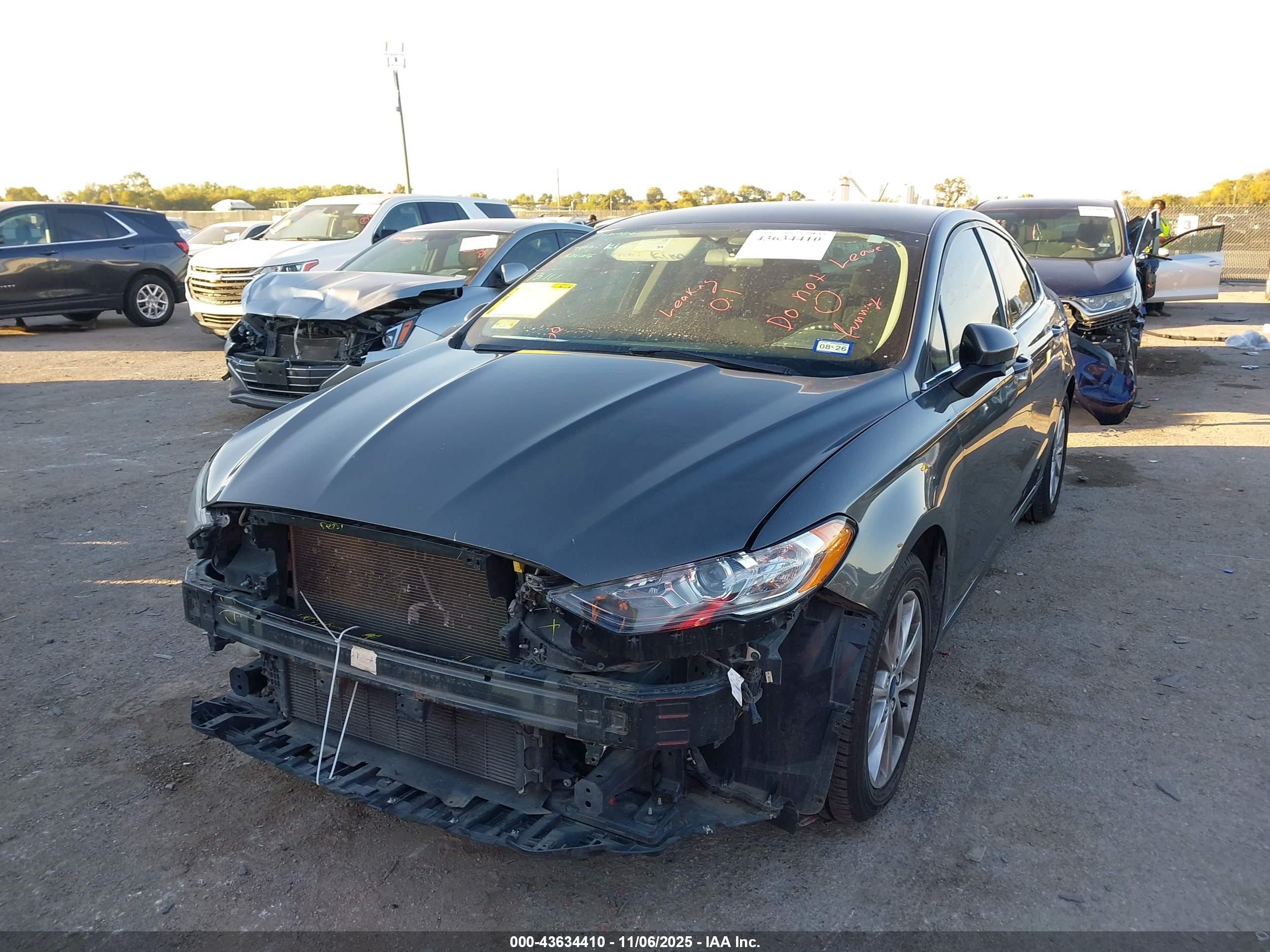 FORD FUSION image 2