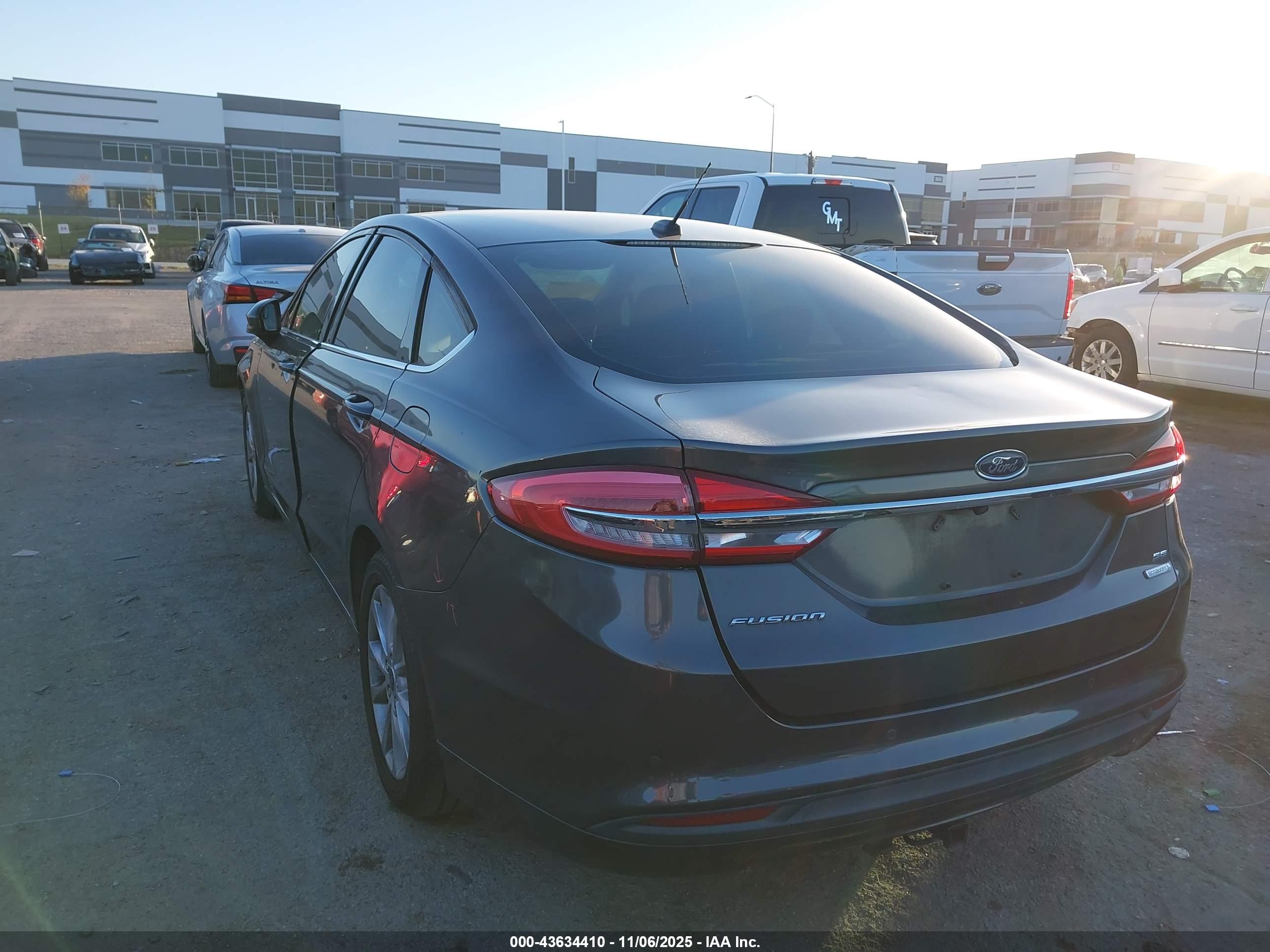 FORD FUSION image 3