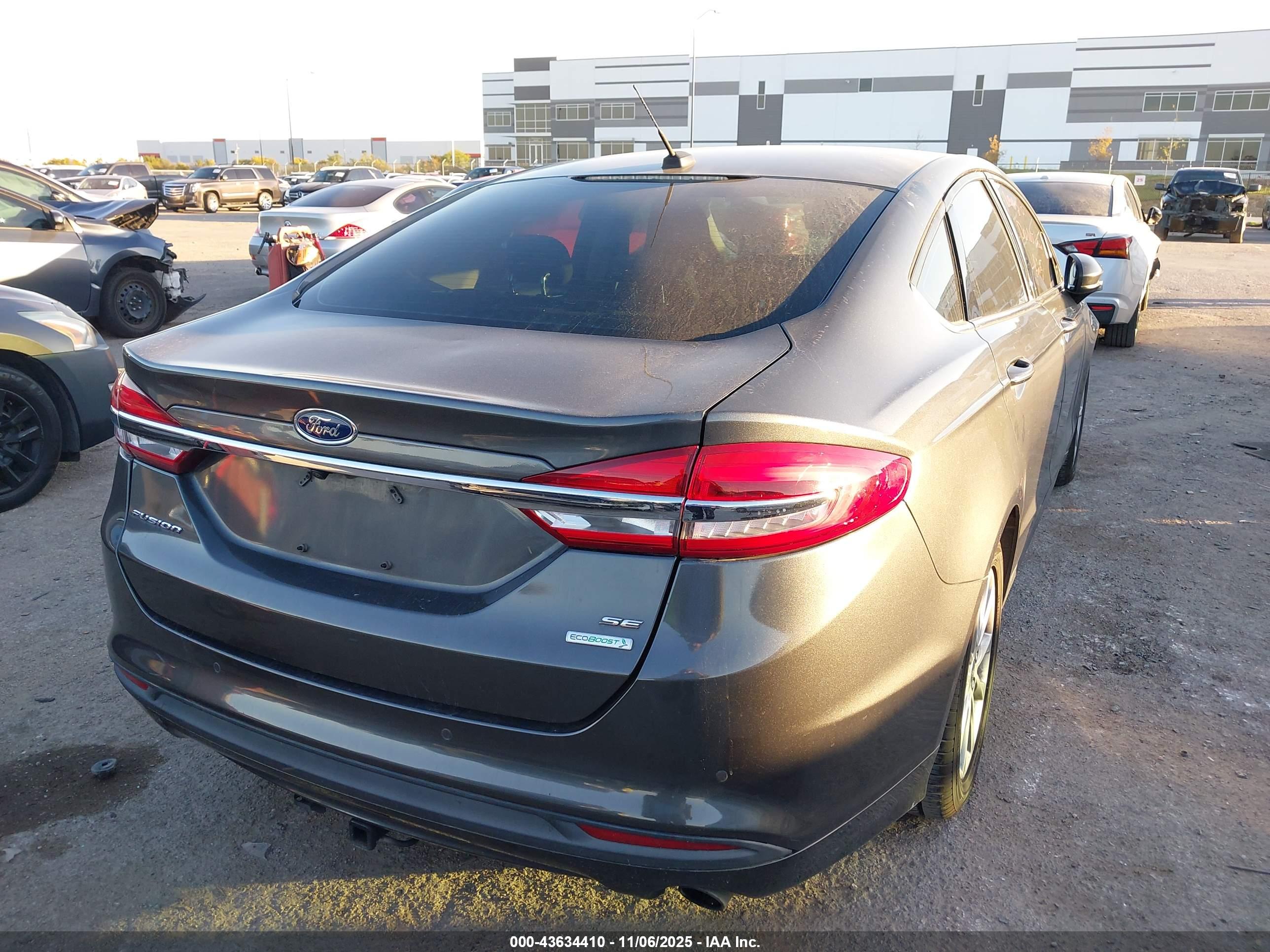 FORD FUSION image 4