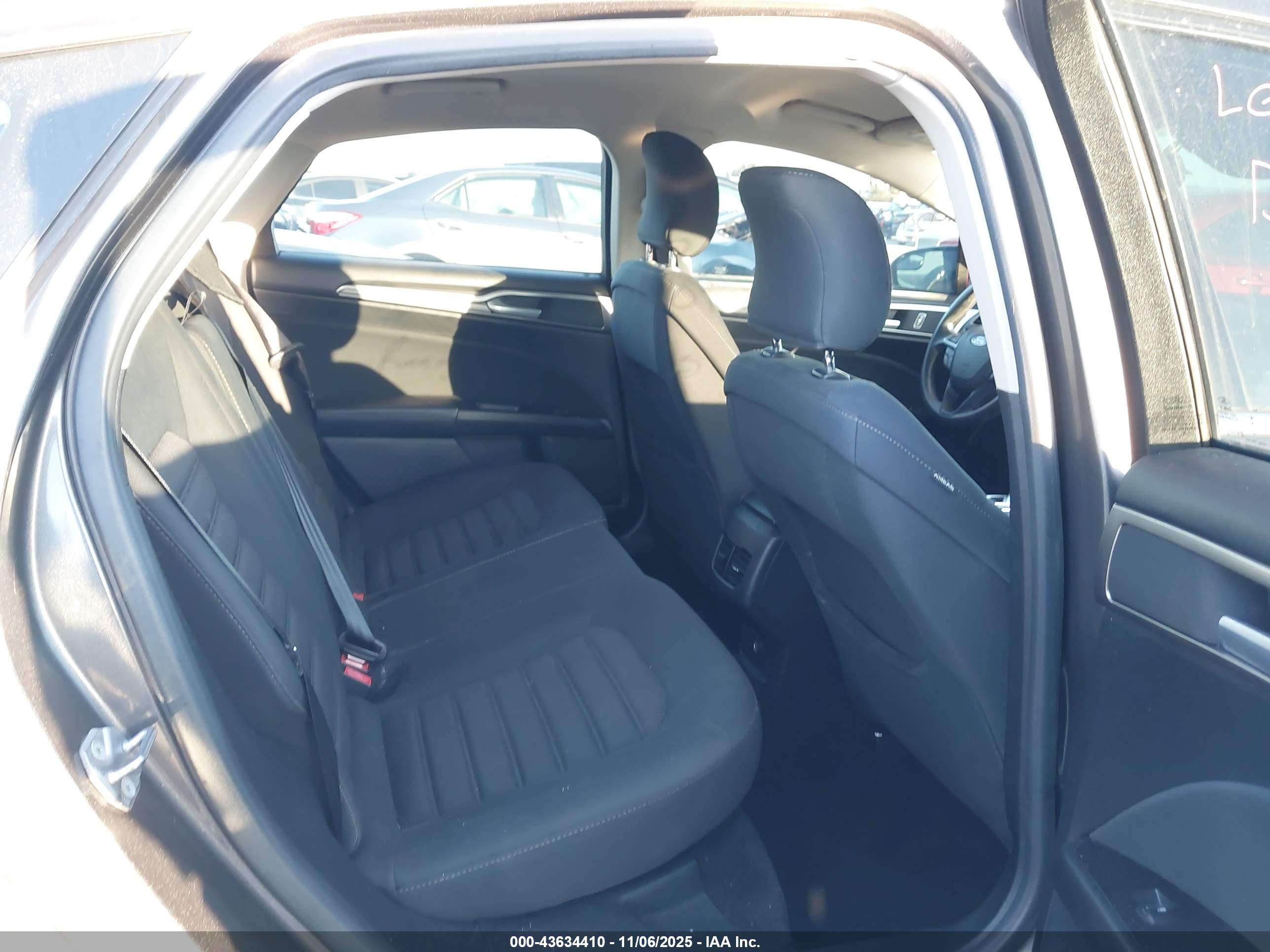 FORD FUSION image 8