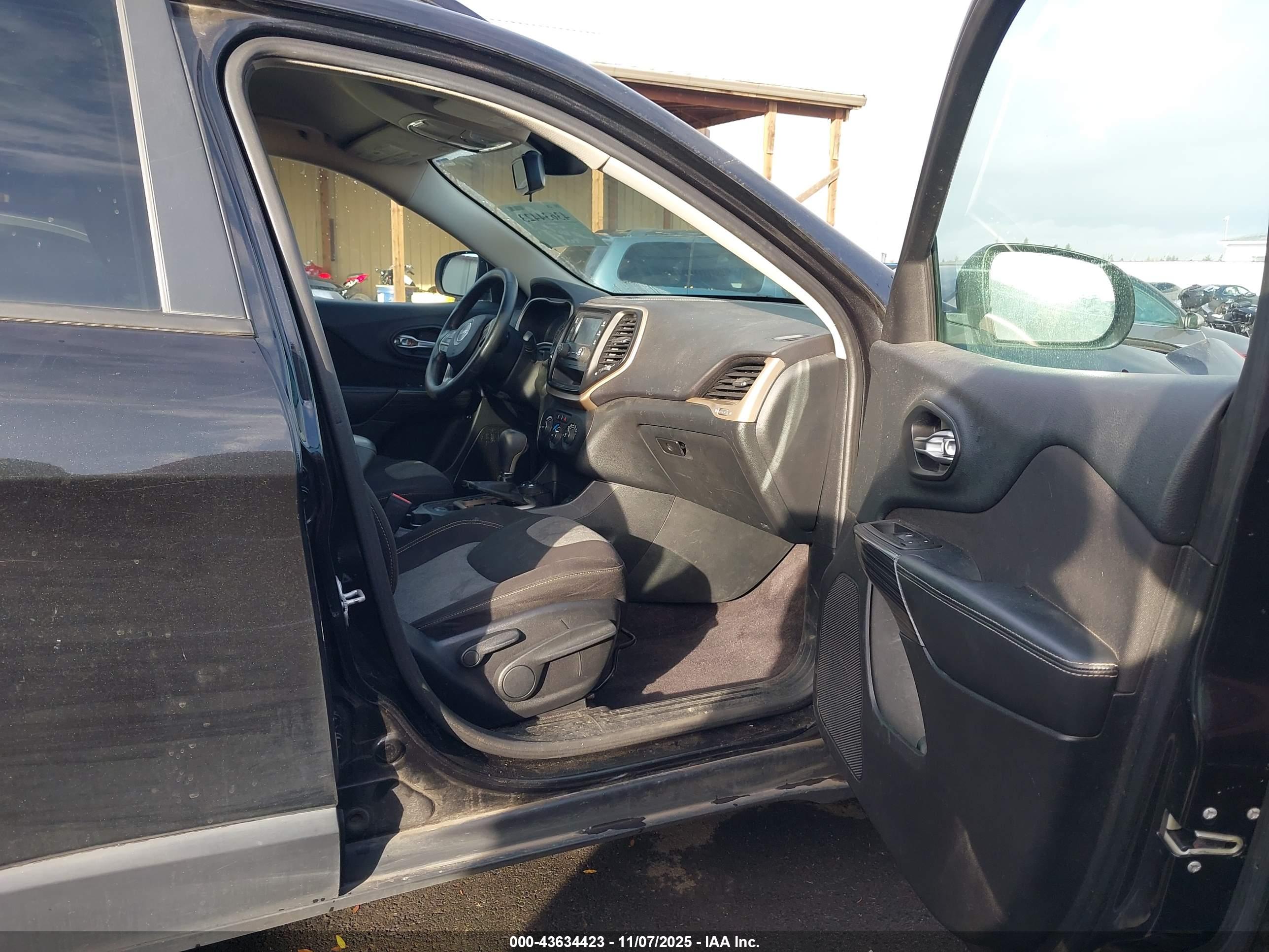 JEEP CHEROKEE image 5