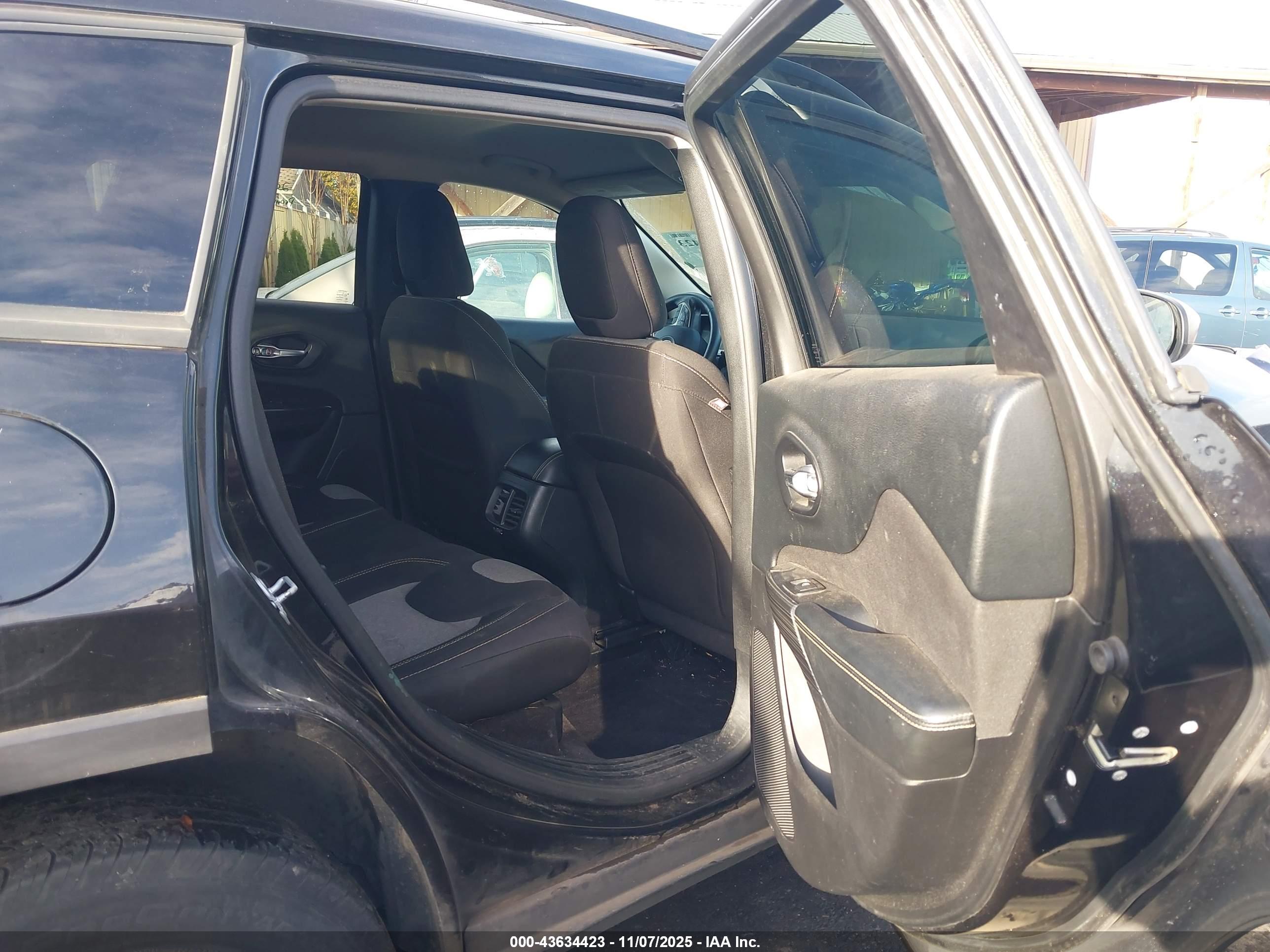 JEEP CHEROKEE image 8