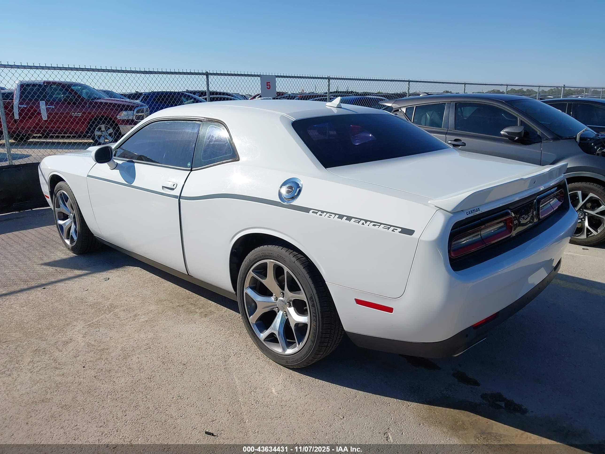 DODGE CHALLENGER image 3