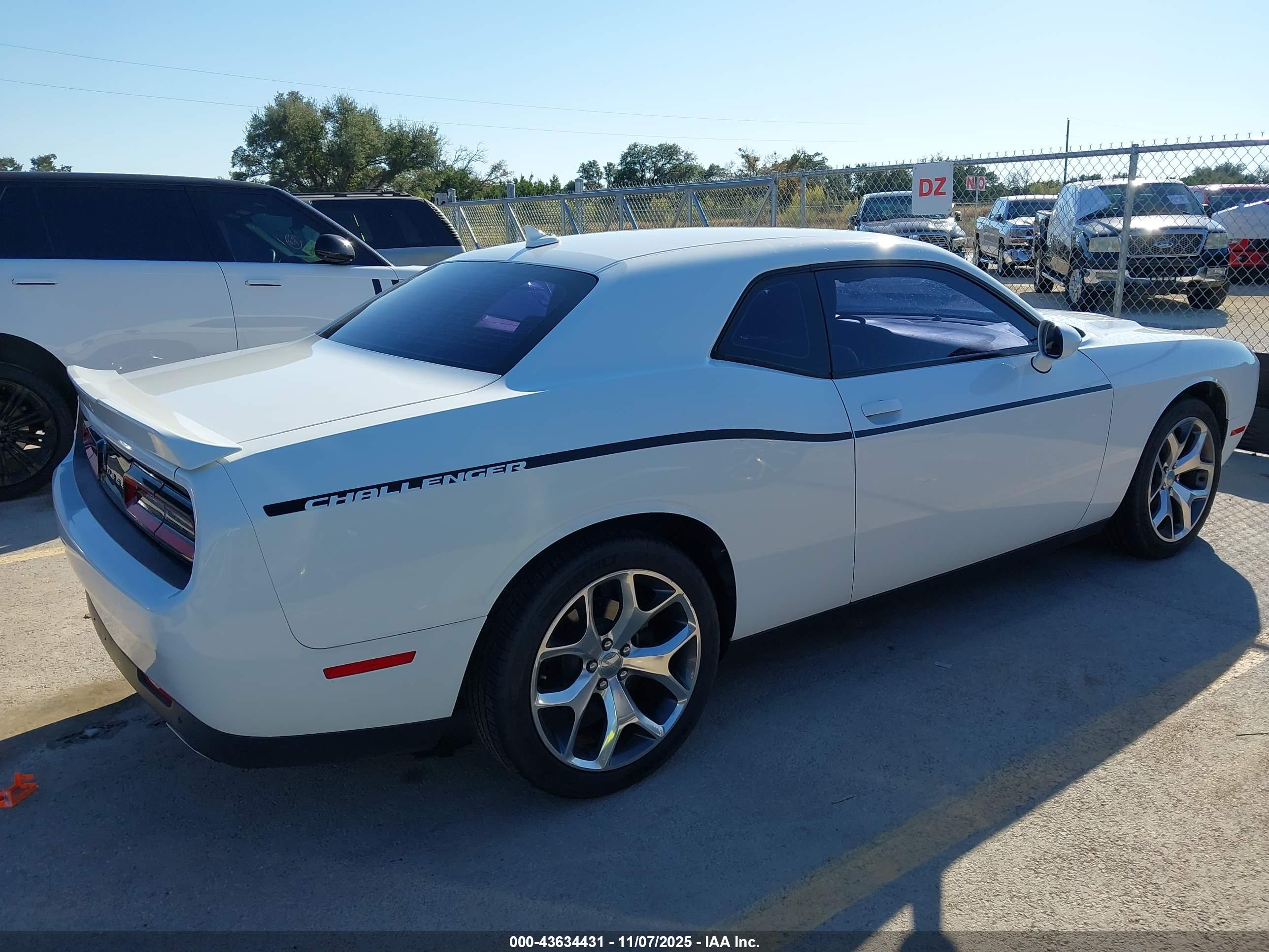 DODGE CHALLENGER image 4