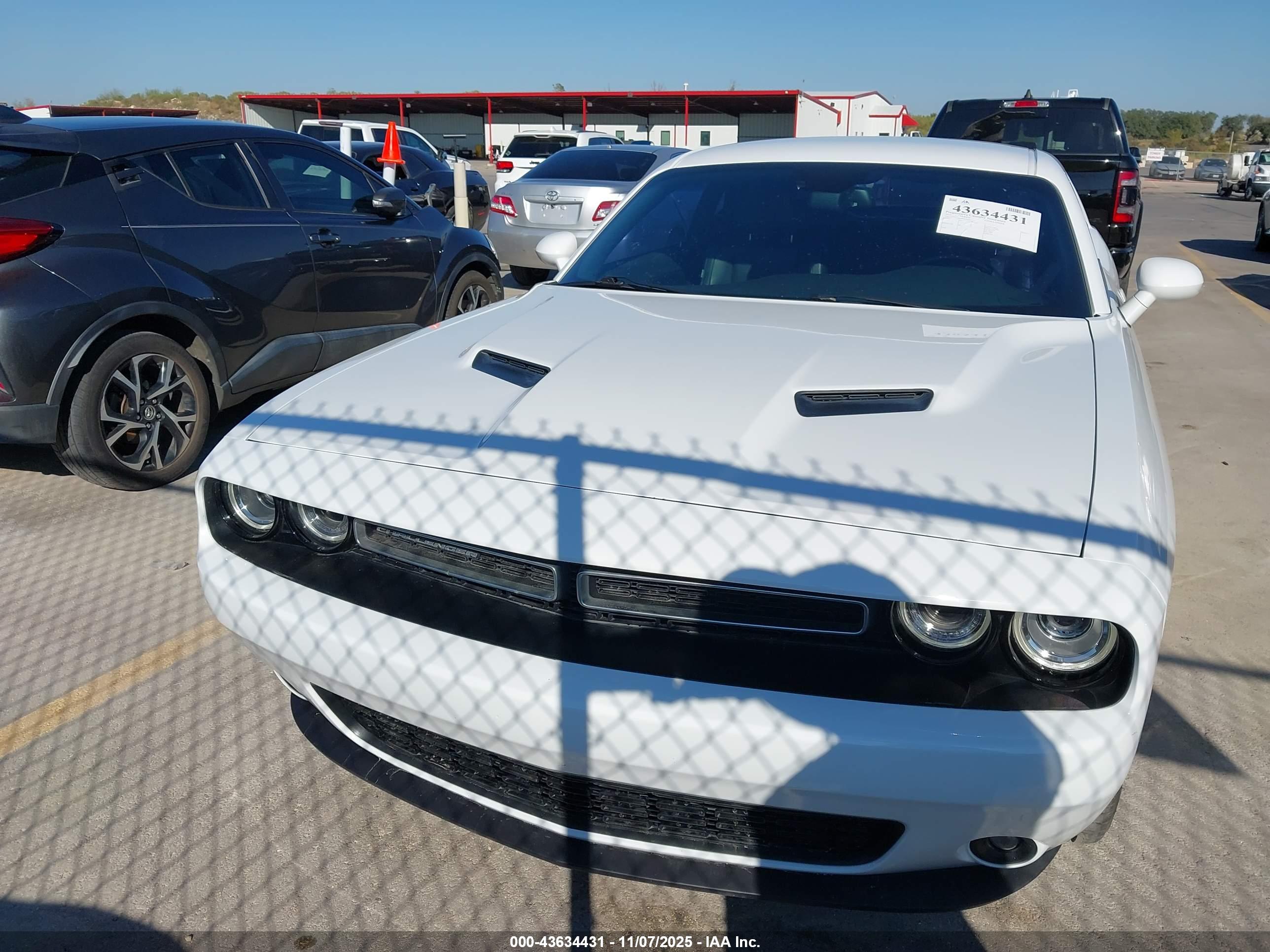 DODGE CHALLENGER image 6