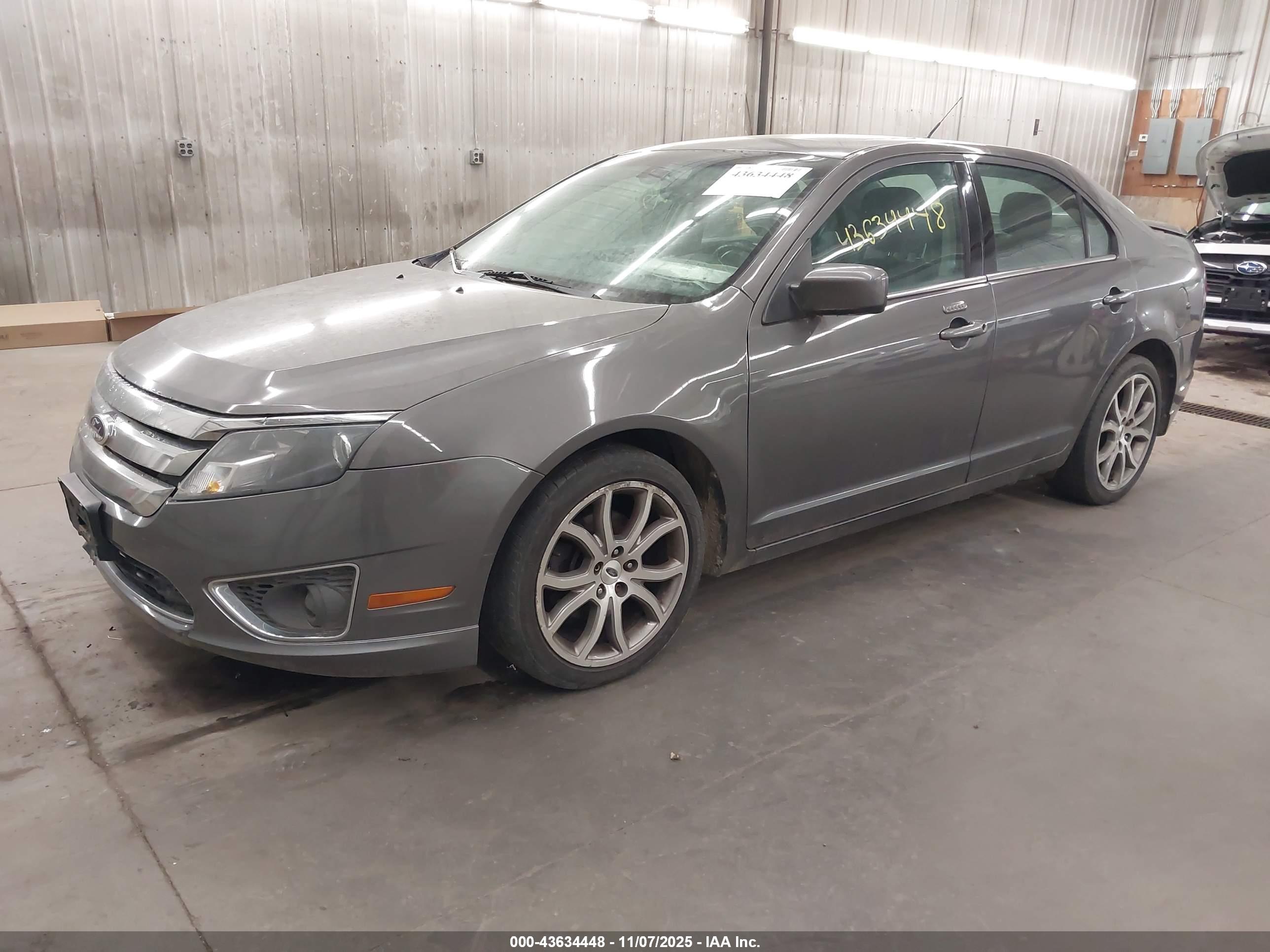 FORD FUSION image 2